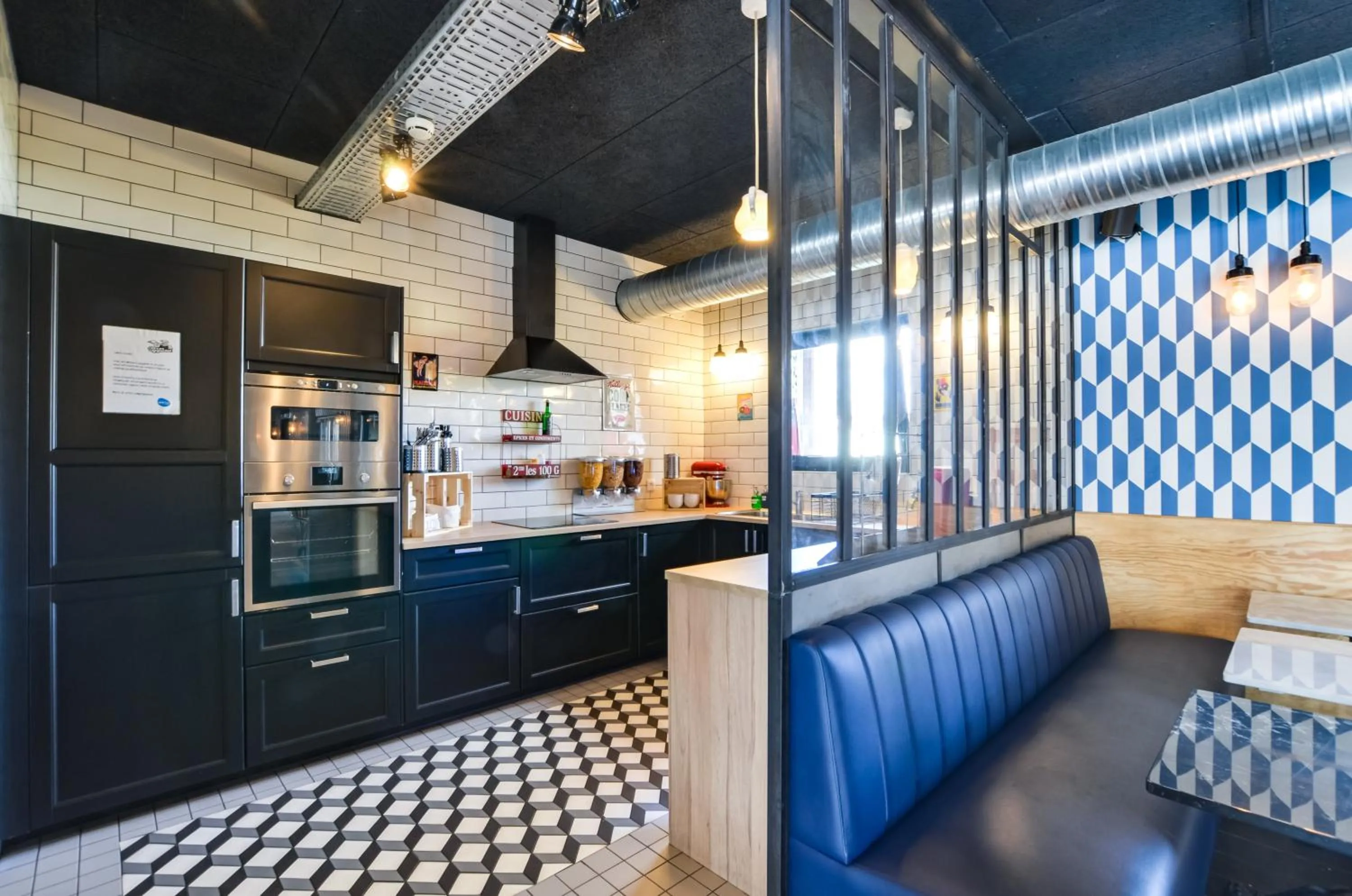 Kitchen or kitchenette in Eklo Hotels Lille