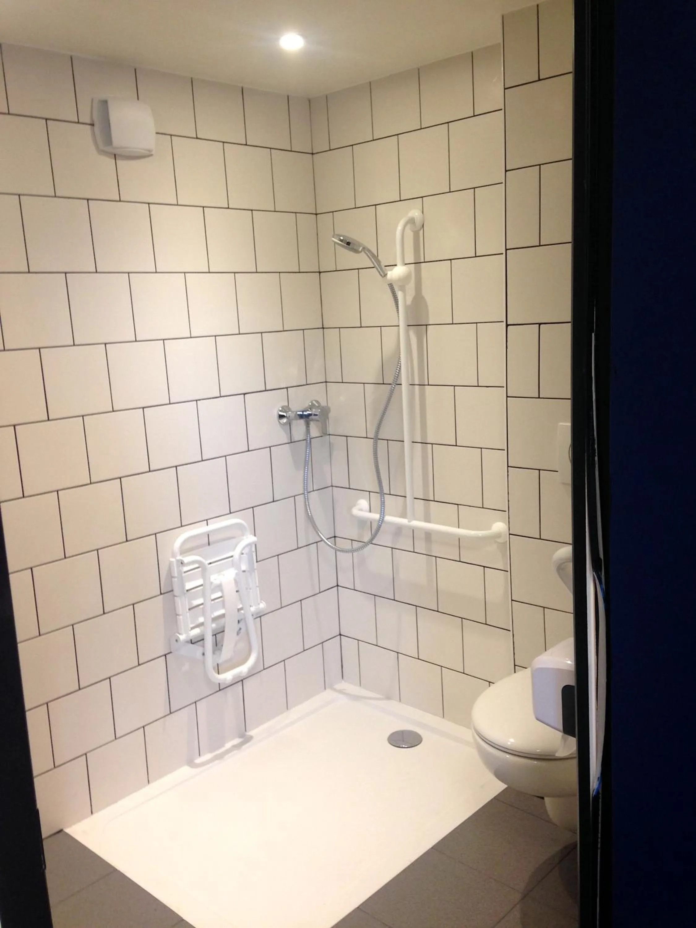 Shower in Eklo Hotels Lille