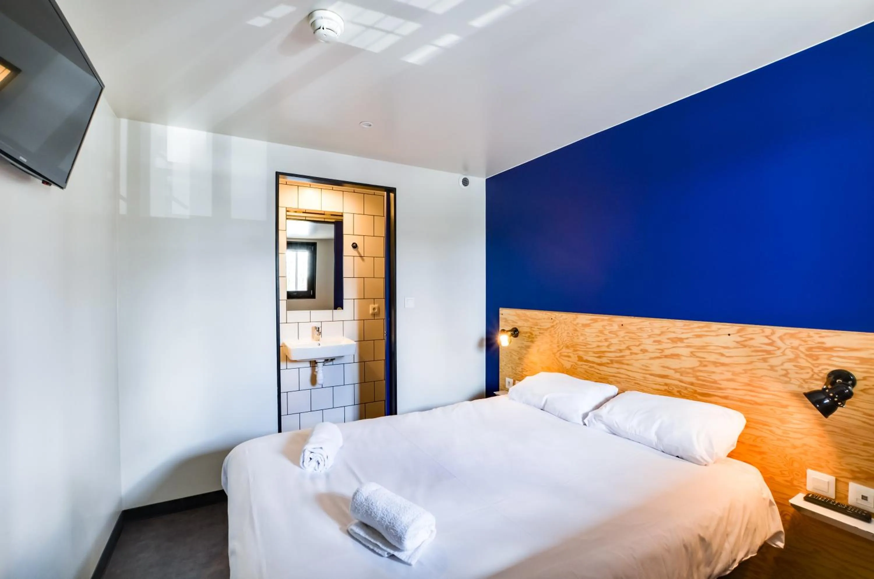 Staff, Bed in Eklo Hotels Lille