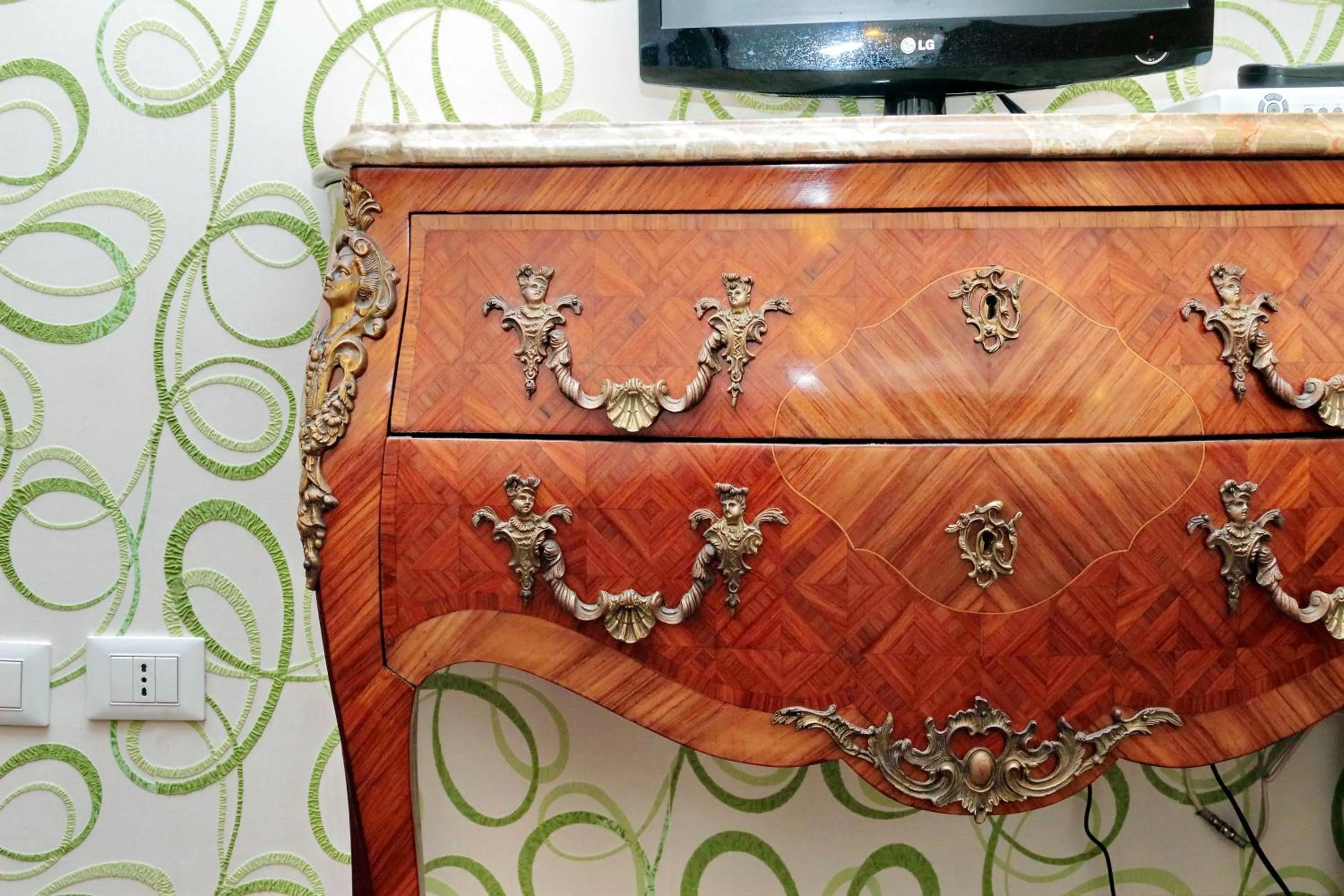 Decorative detail in Sonnino Suite