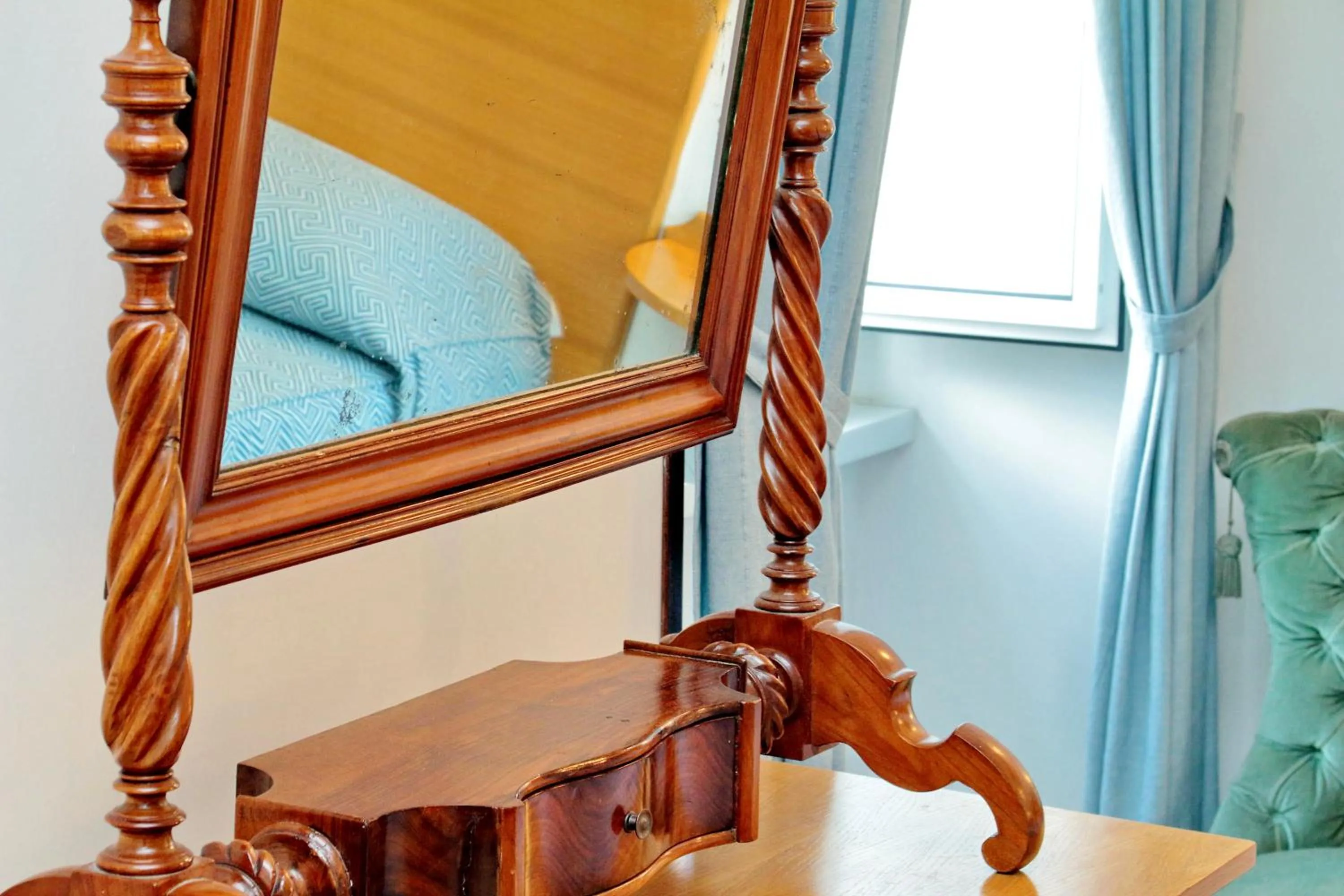 Decorative detail, Bed in Sonnino Suite