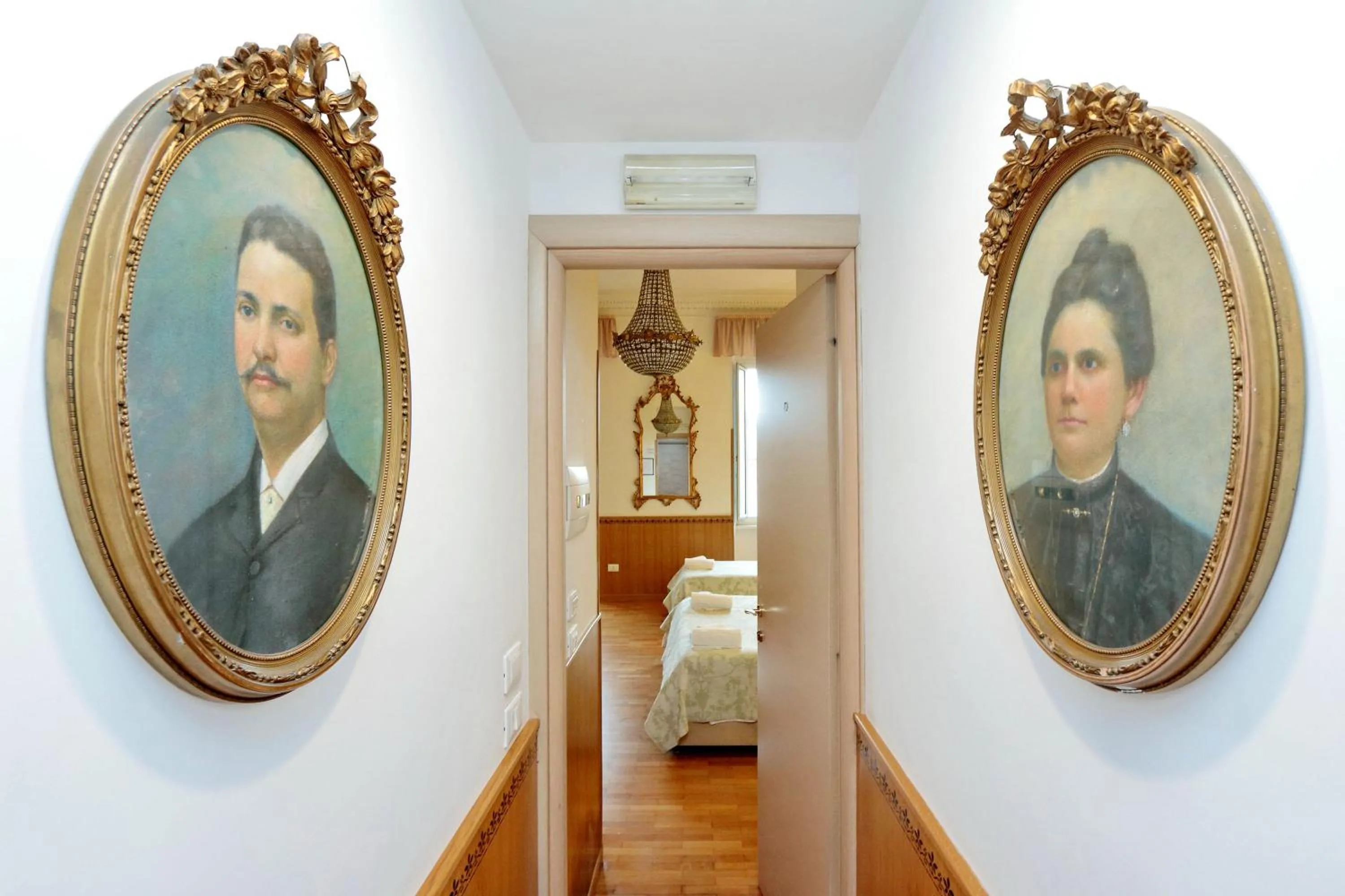 Decorative detail in Sonnino Suite