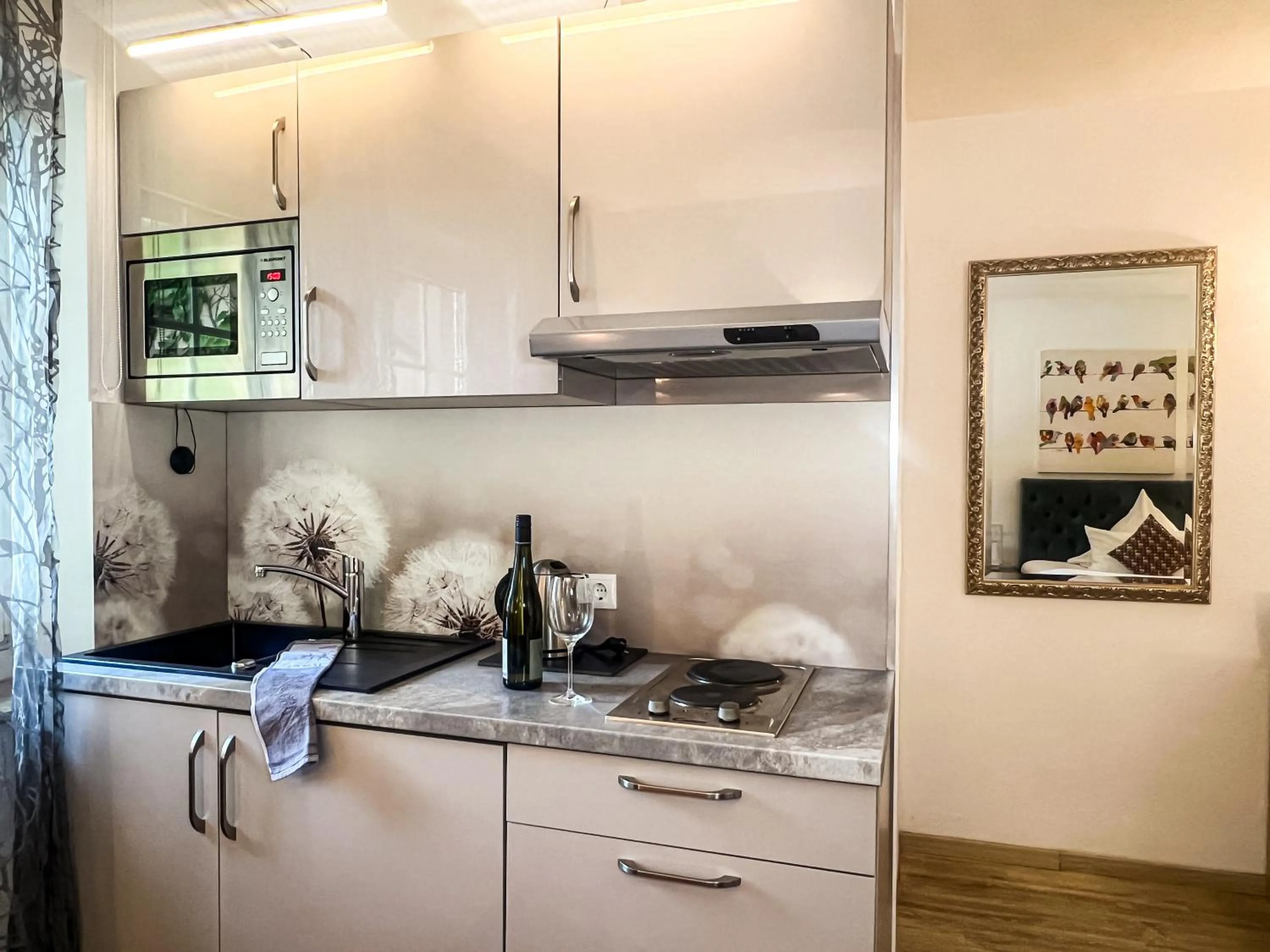 room service in Hotel Service Apartments am Prinzenplatz - Superior