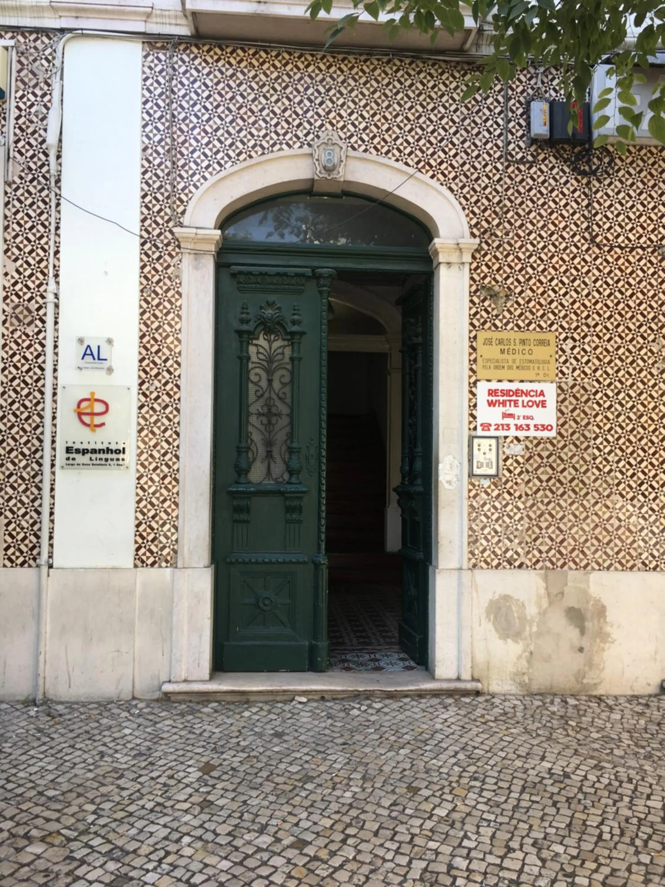 Facade/entrance in Residencia Whitelove
