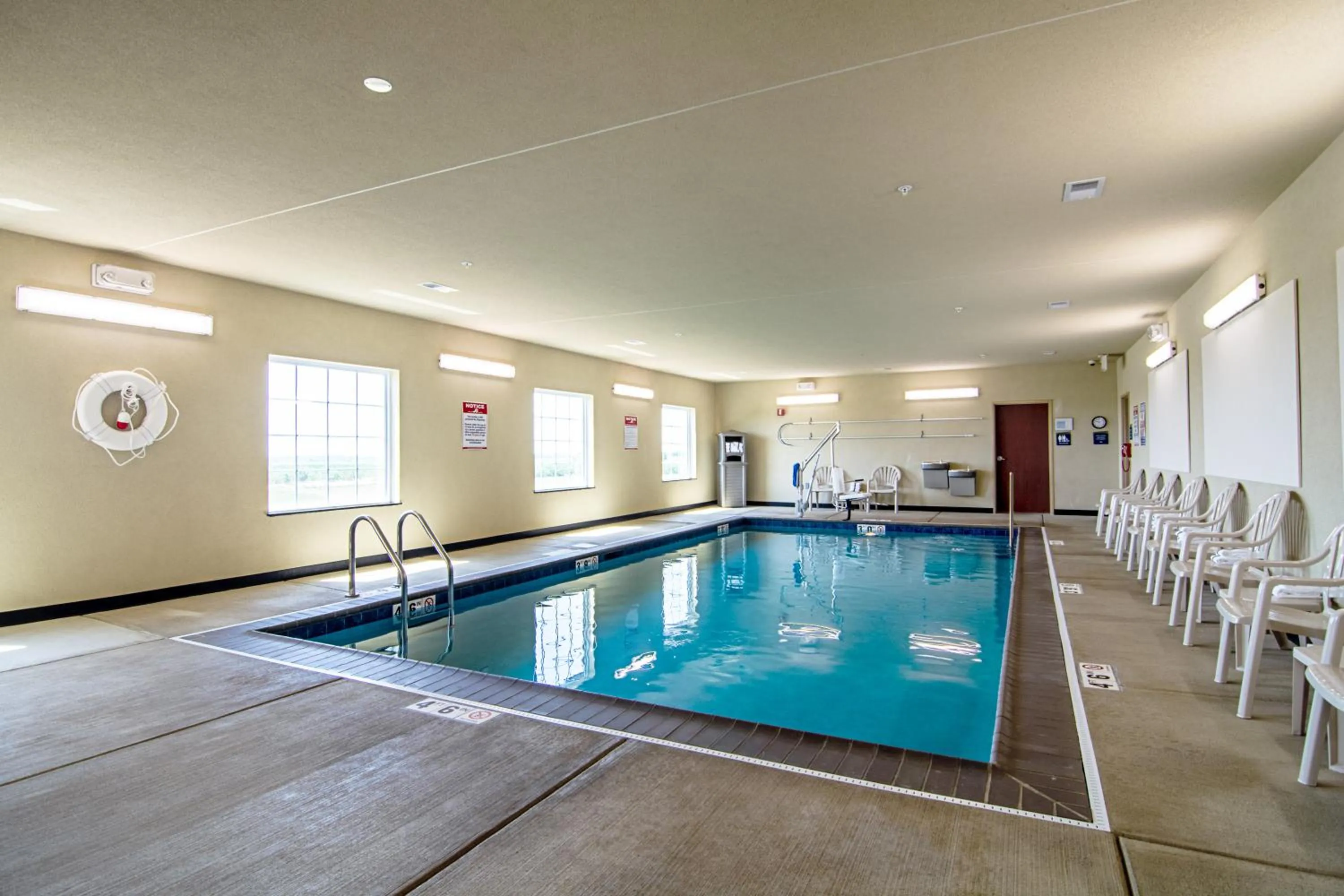 Swimming pool in Cobblestone Hotel & Suites - Paxton