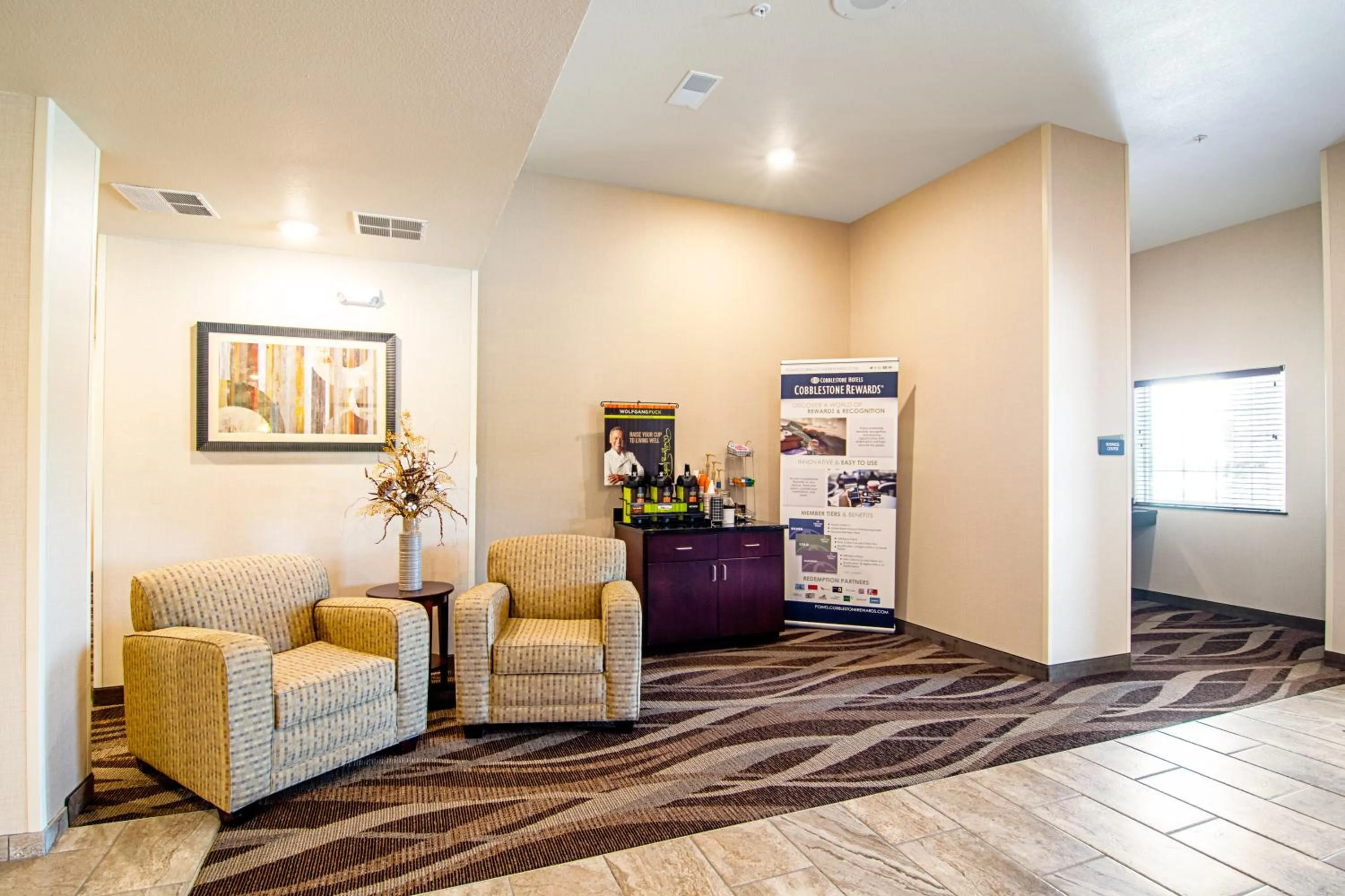 Lobby or reception in Cobblestone Hotel & Suites - Paxton