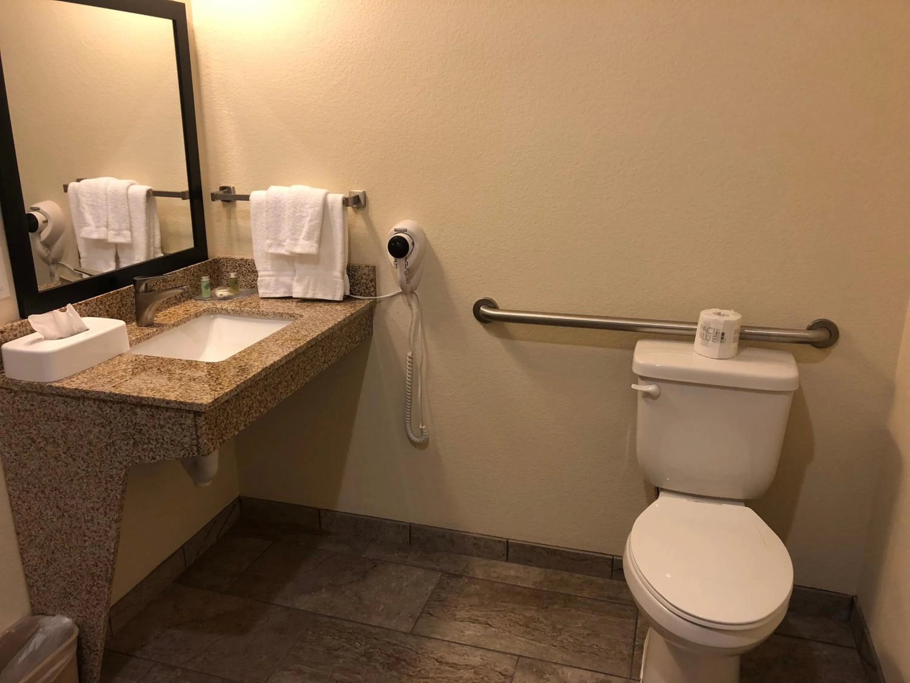 Bathroom in Cobblestone Hotel & Suites - Paxton