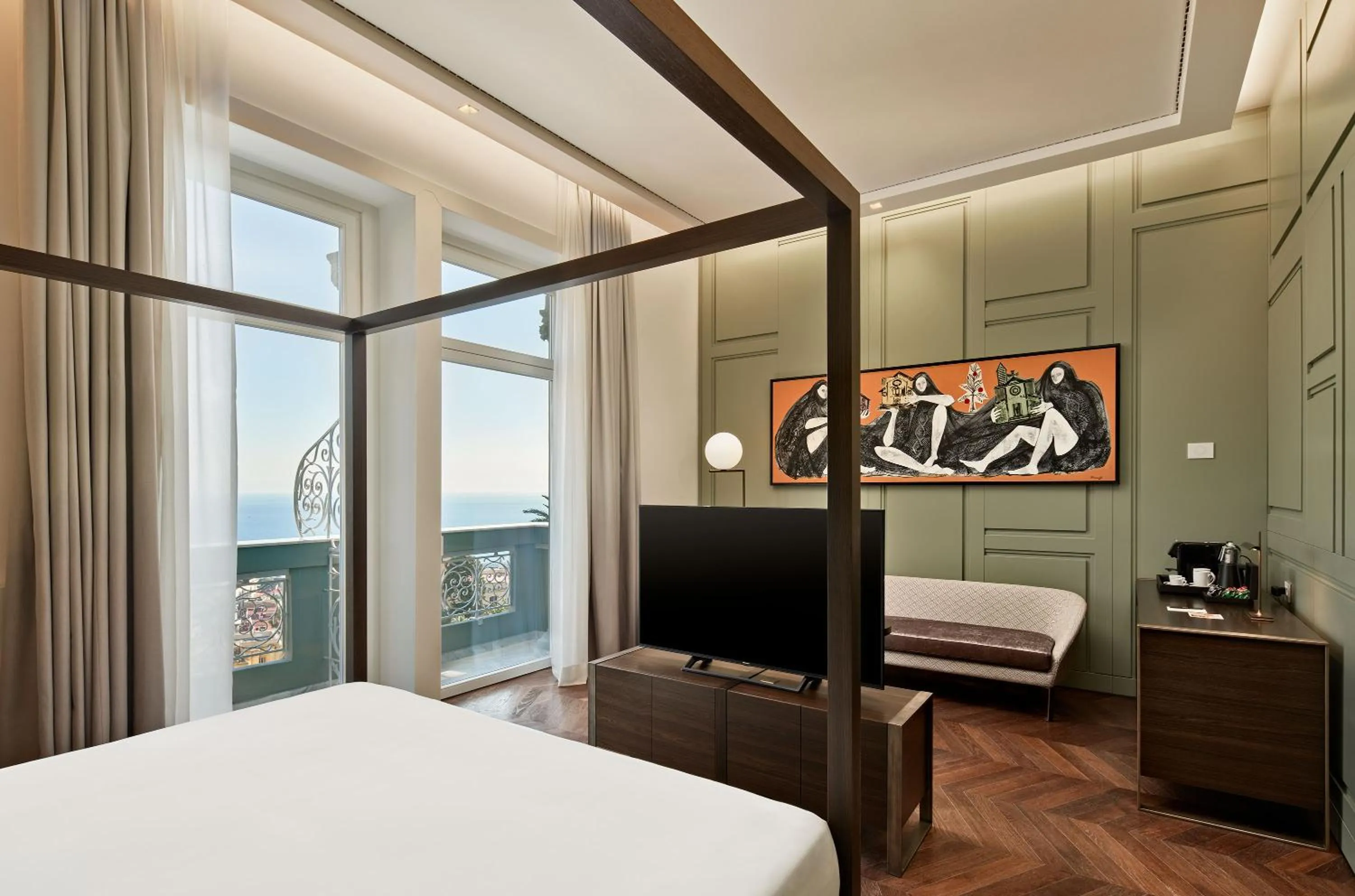 Bedroom, Bed in De Bonart Naples, Curio Collection By Hilton