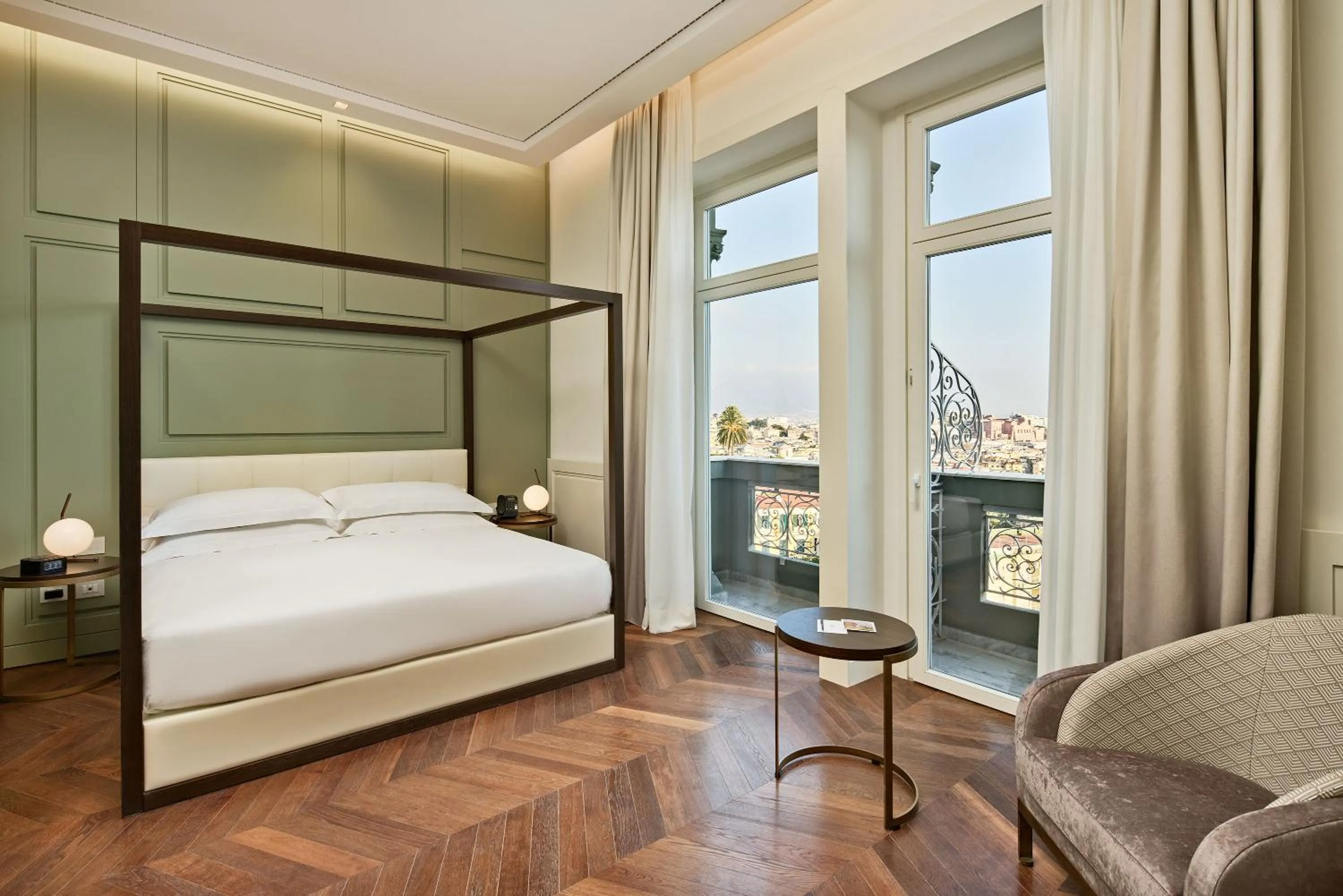 Bedroom, Bed in De Bonart Naples, Curio Collection By Hilton