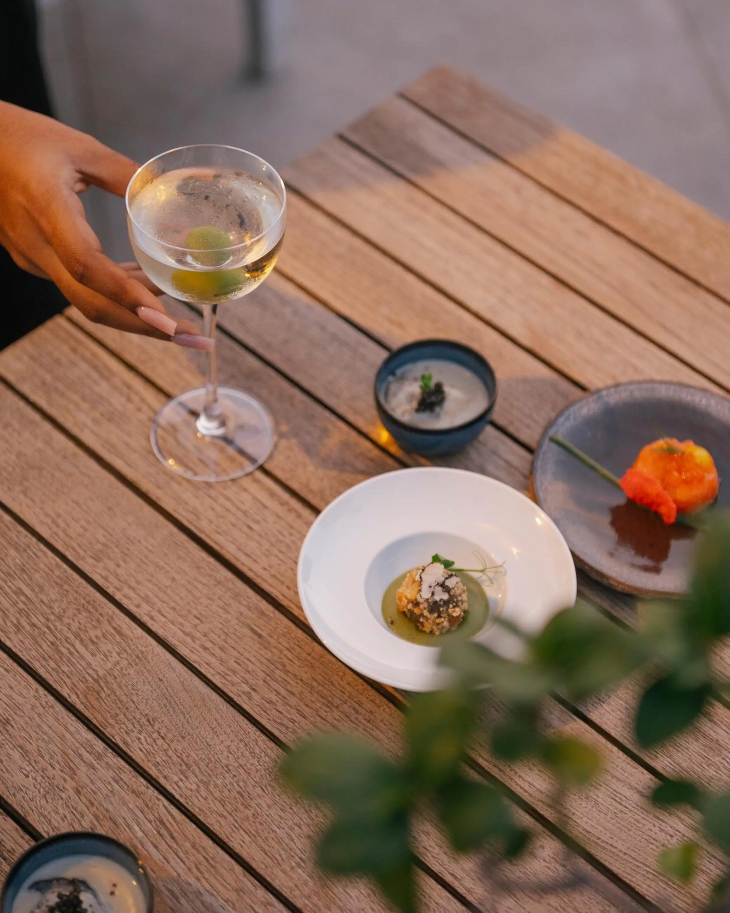 Lounge or bar in De Bonart Naples, Curio Collection By Hilton