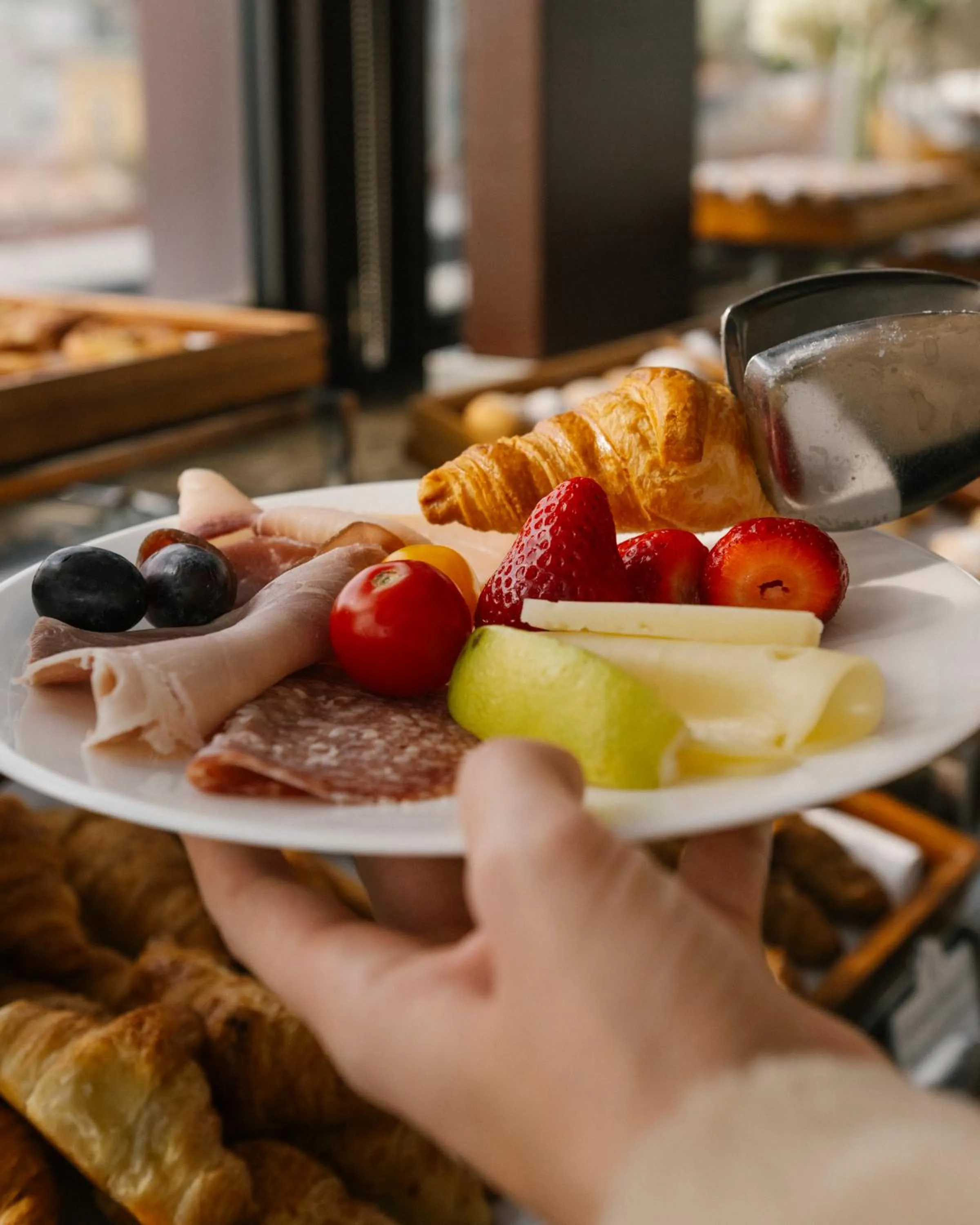 Breakfast in De Bonart Naples, Curio Collection By Hilton