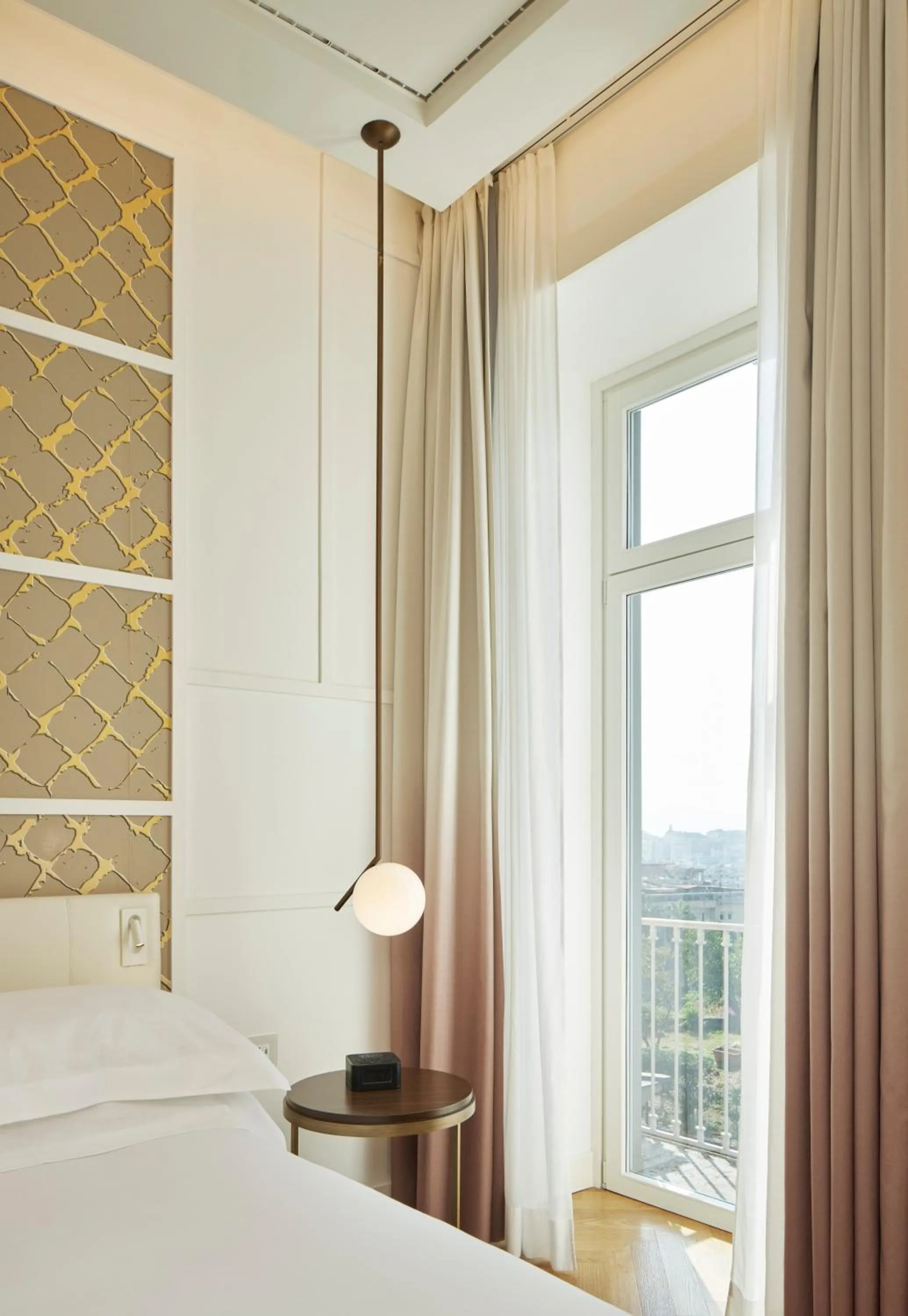 Bedroom, Bed in De Bonart Naples, Curio Collection By Hilton