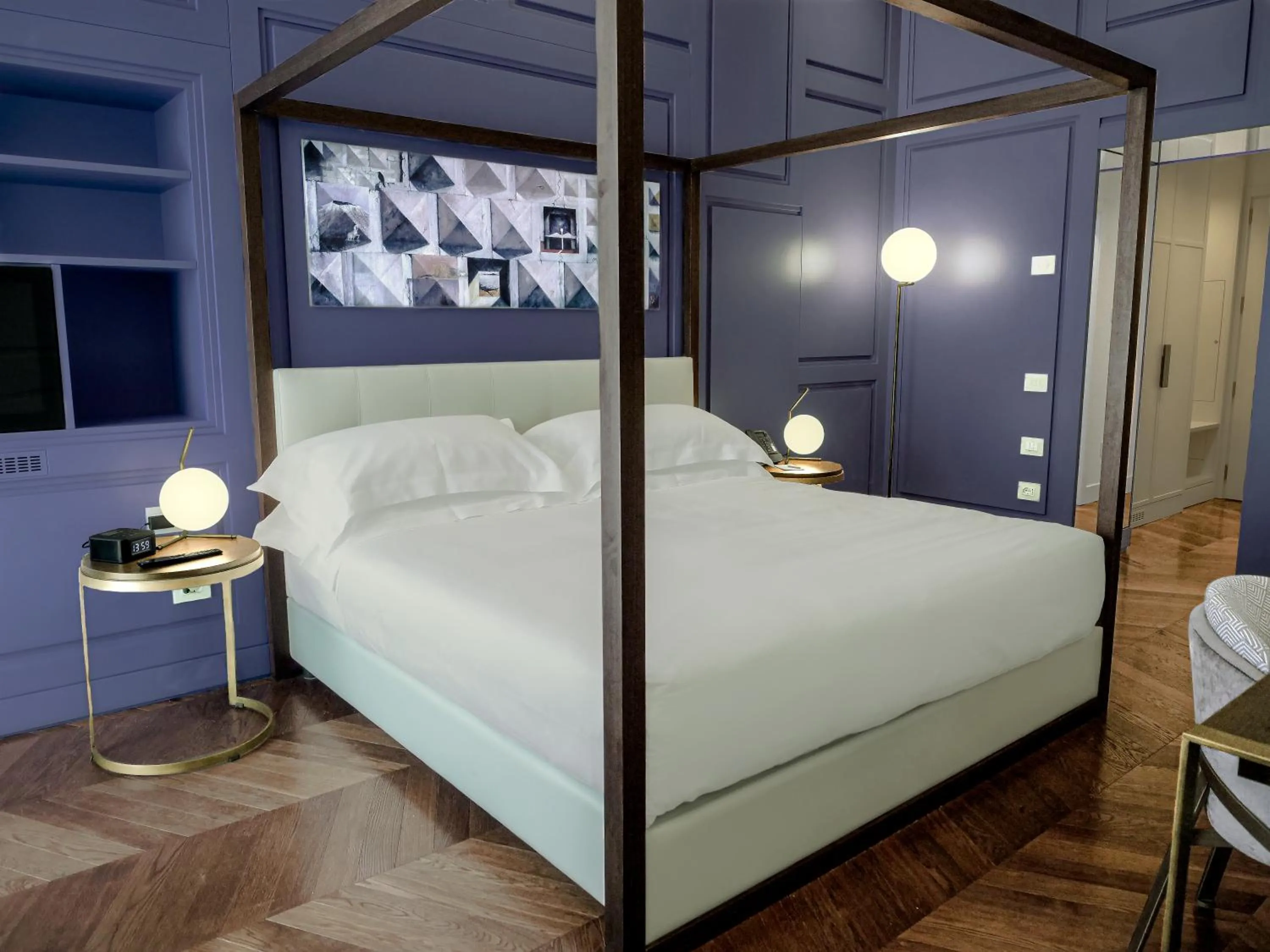 Bedroom, Bed in De Bonart Naples, Curio Collection By Hilton