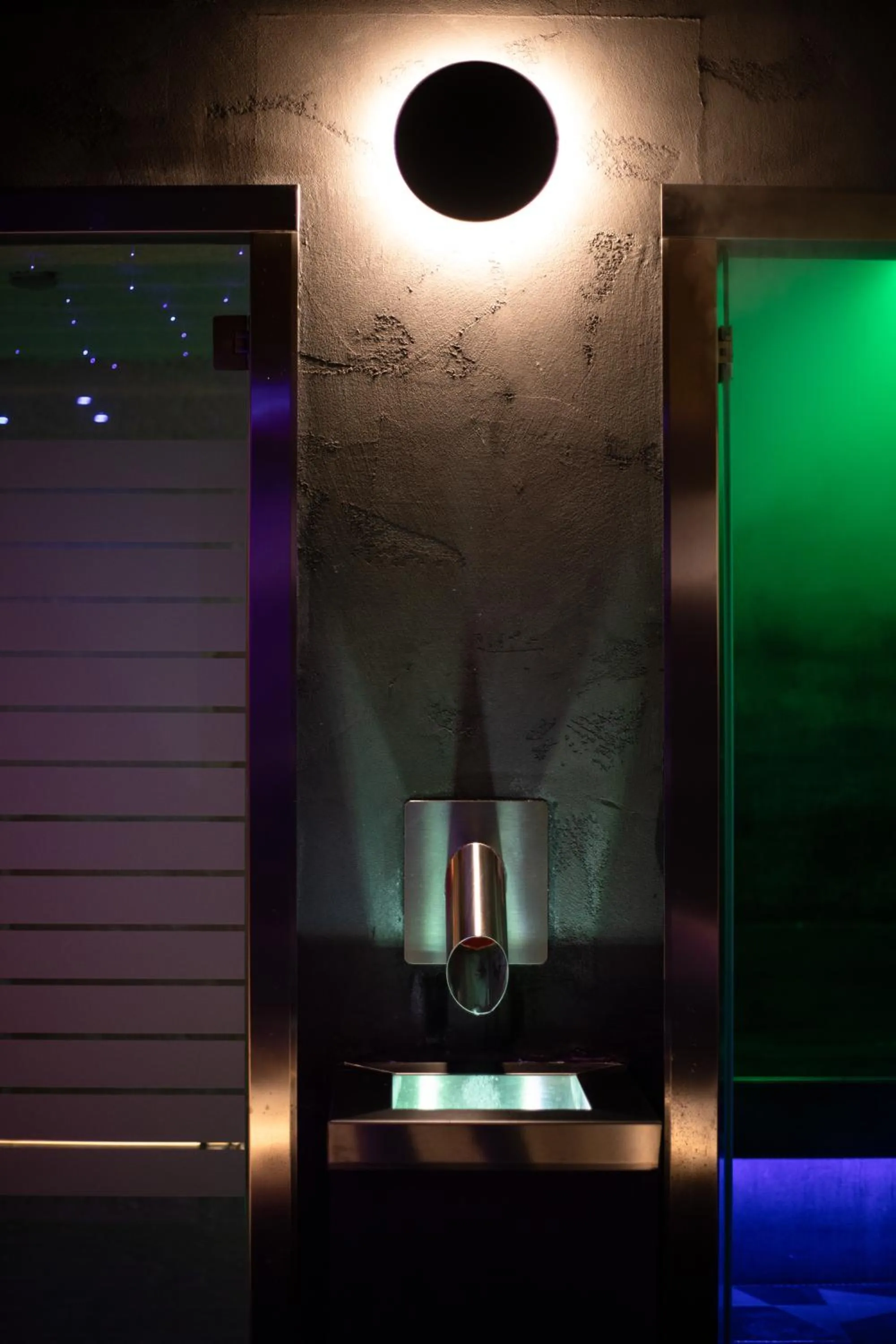 Spa and wellness centre/facilities in De Bonart Naples, Curio Collection By Hilton