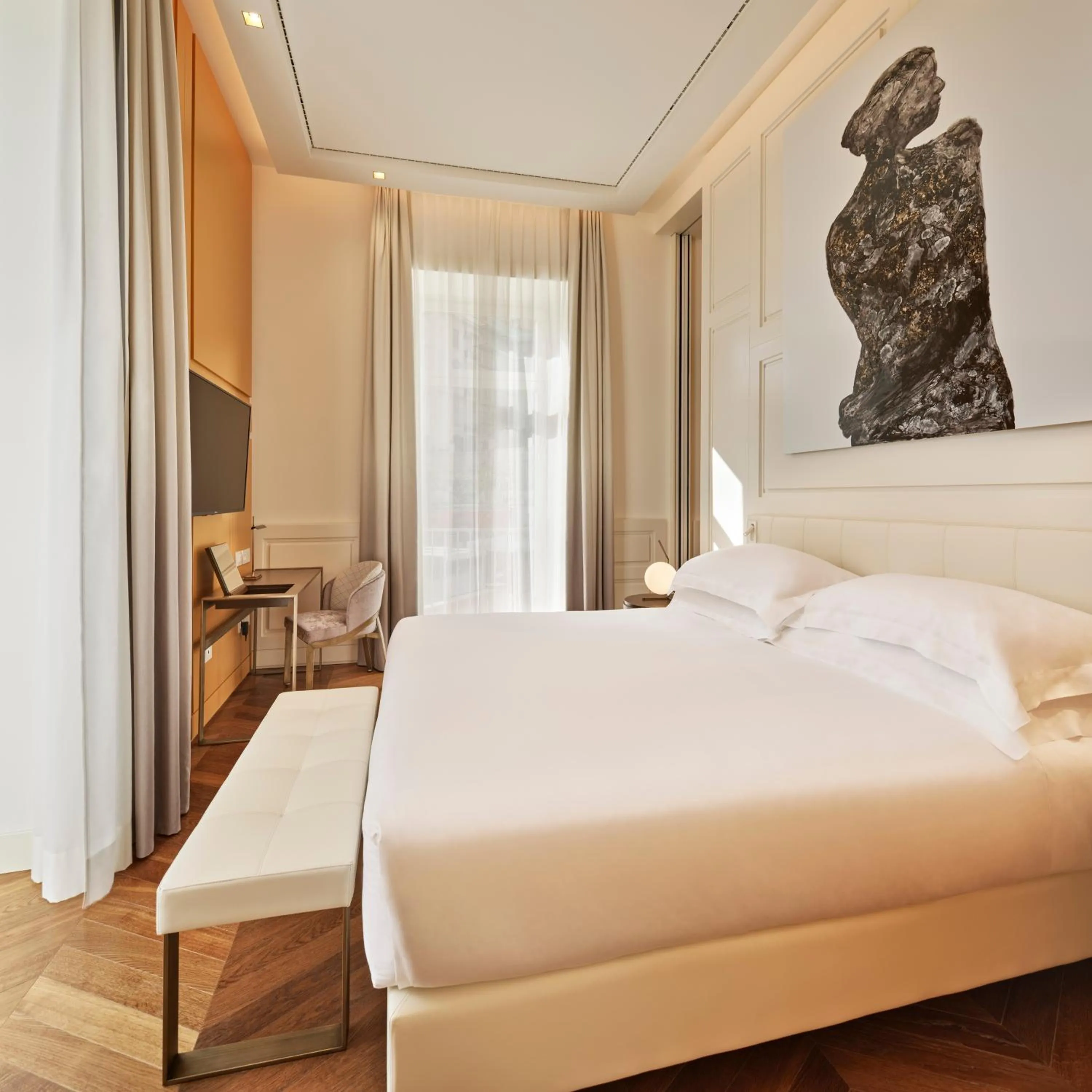 Bedroom, Bed in De Bonart Naples, Curio Collection By Hilton