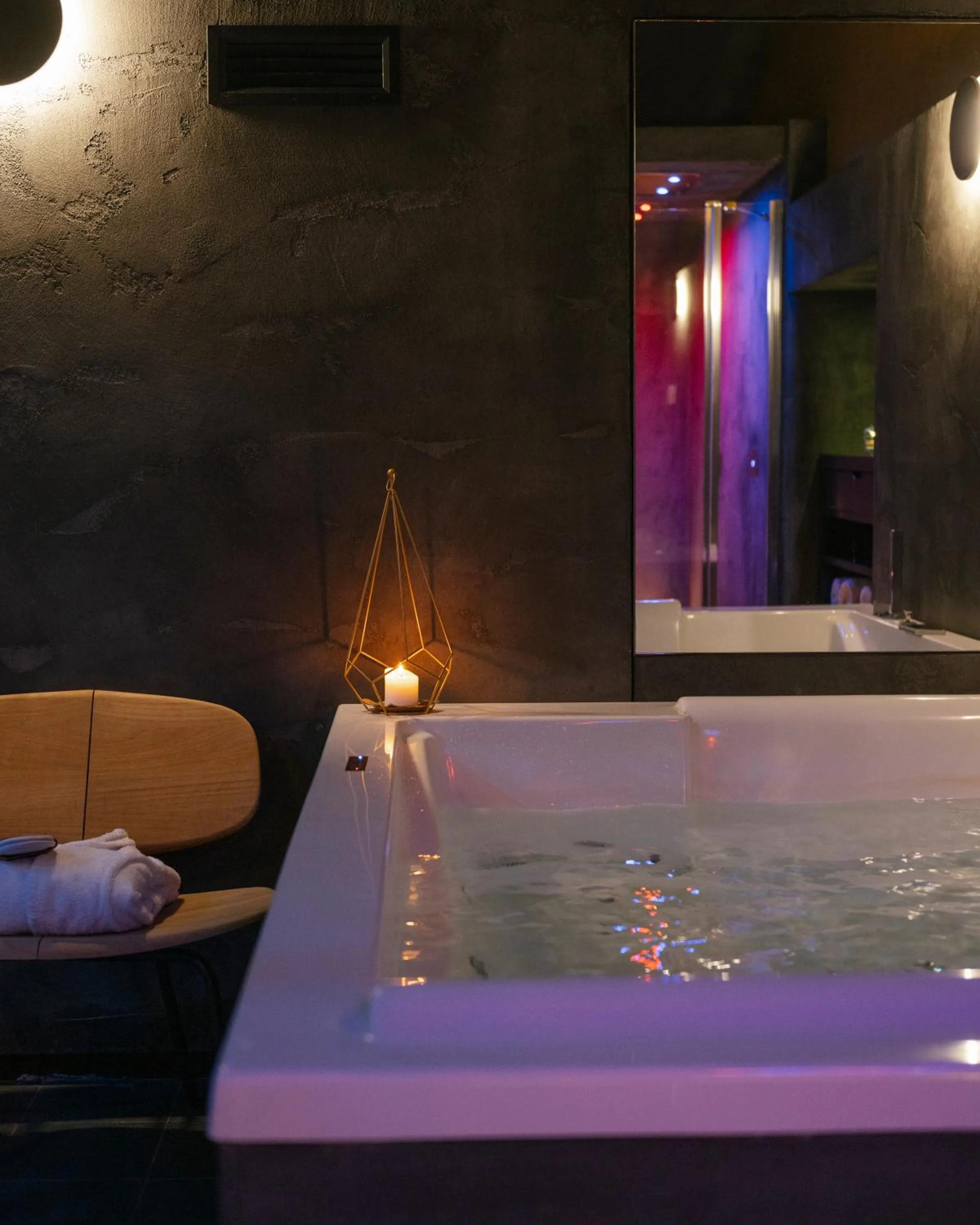 Spa and wellness centre/facilities in De Bonart Naples, Curio Collection By Hilton