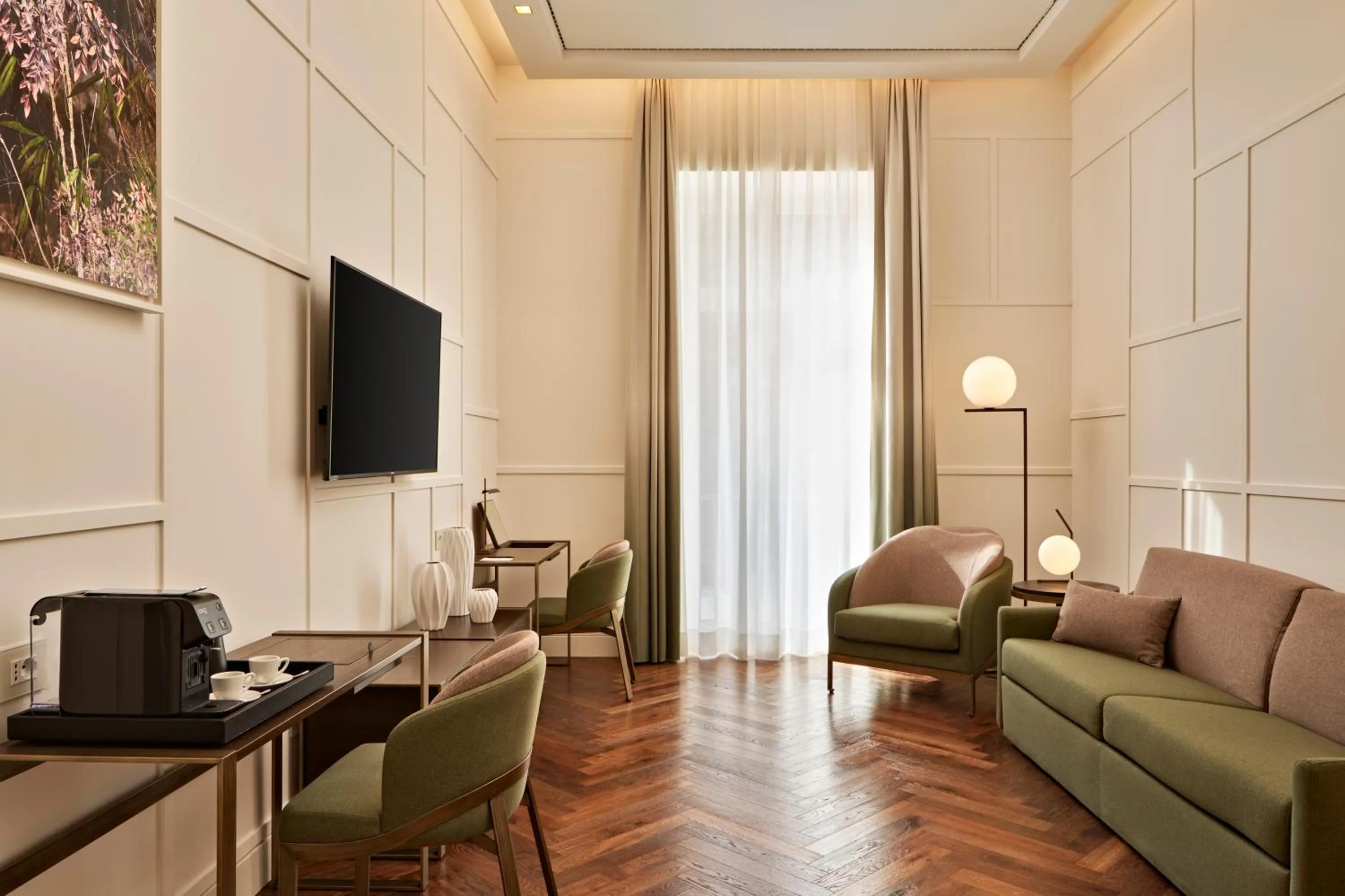 Bedroom in De Bonart Naples, Curio Collection By Hilton