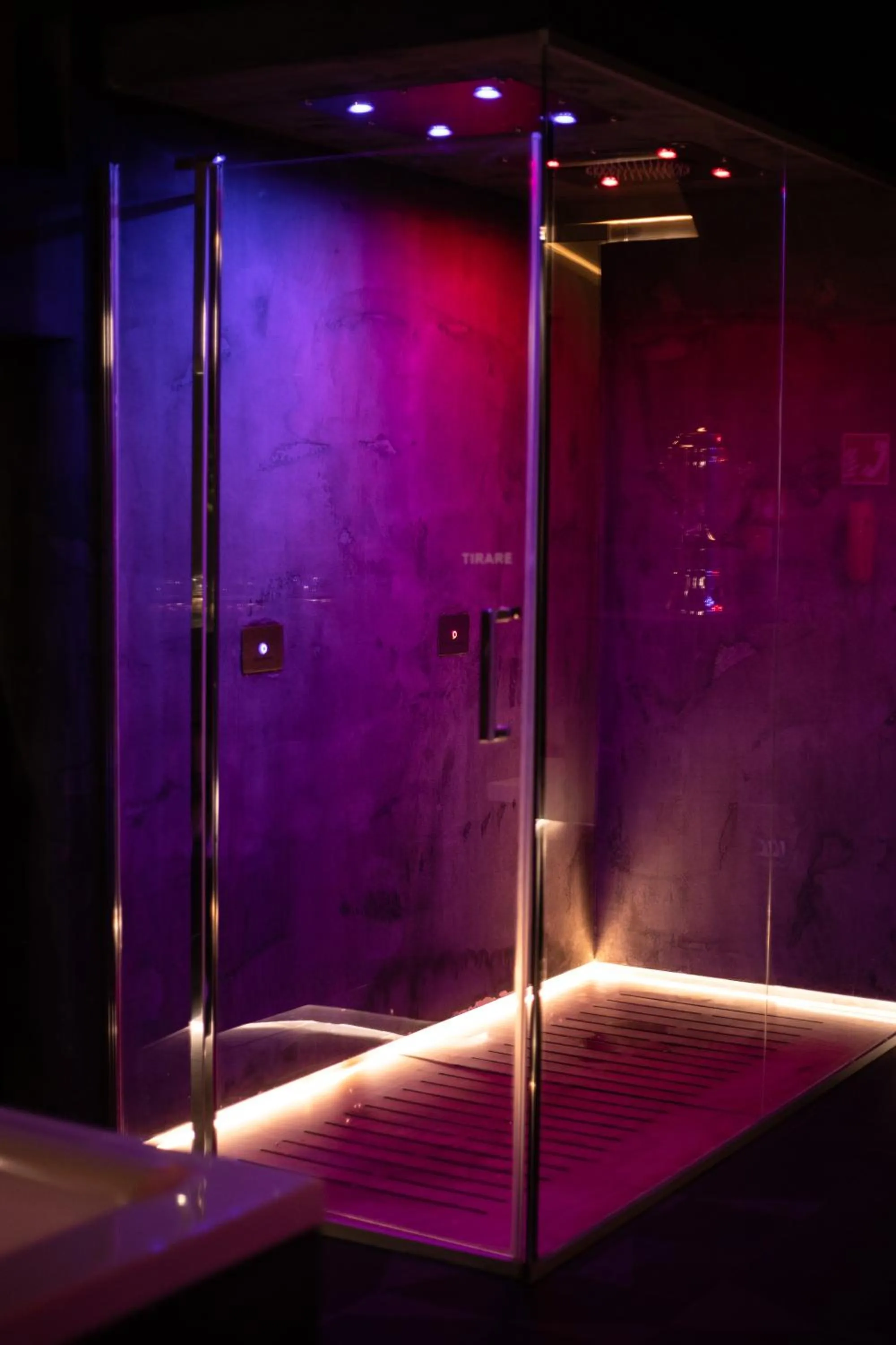 Spa and wellness centre/facilities in De Bonart Naples, Curio Collection By Hilton