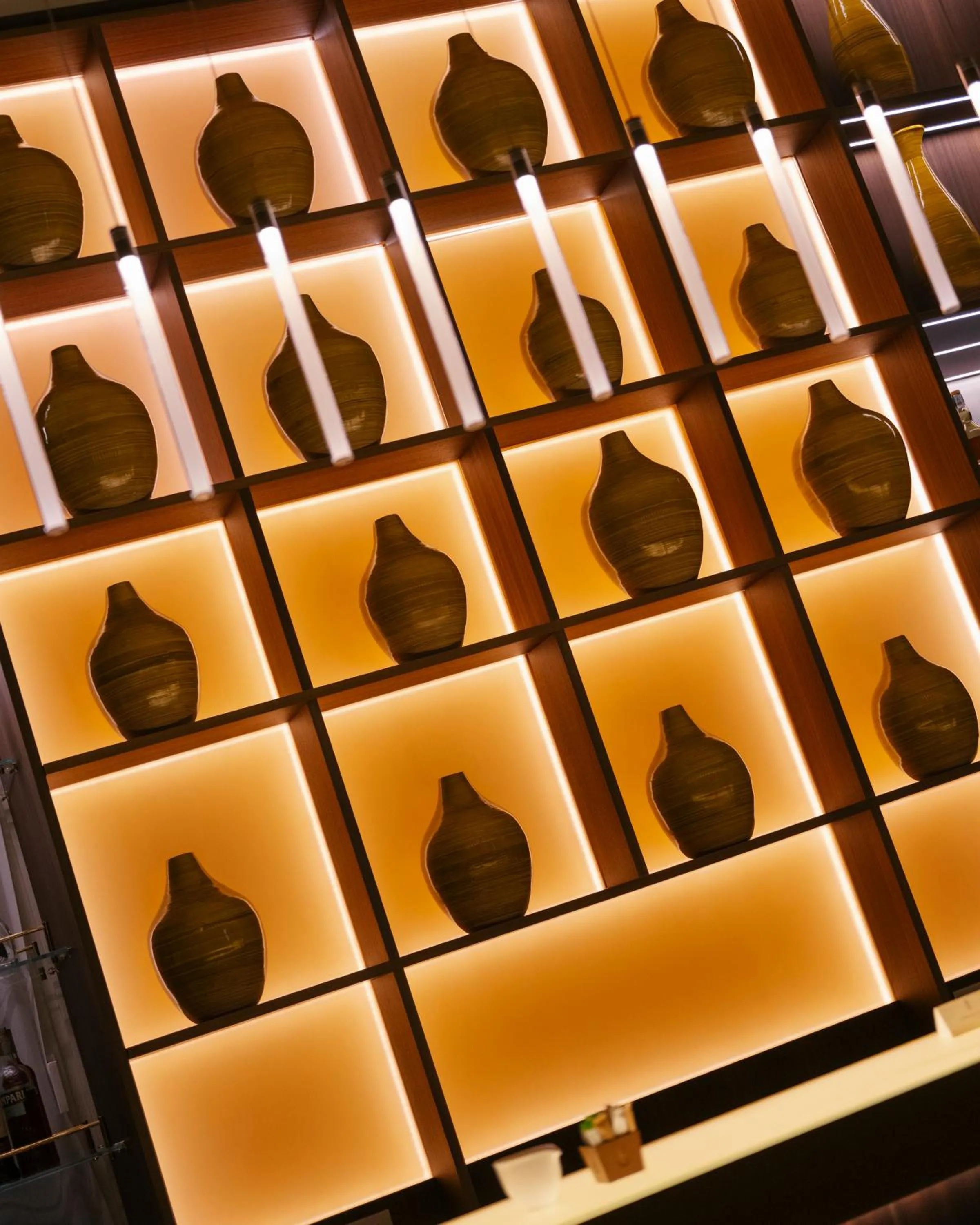 Lounge or bar in De Bonart Naples, Curio Collection By Hilton