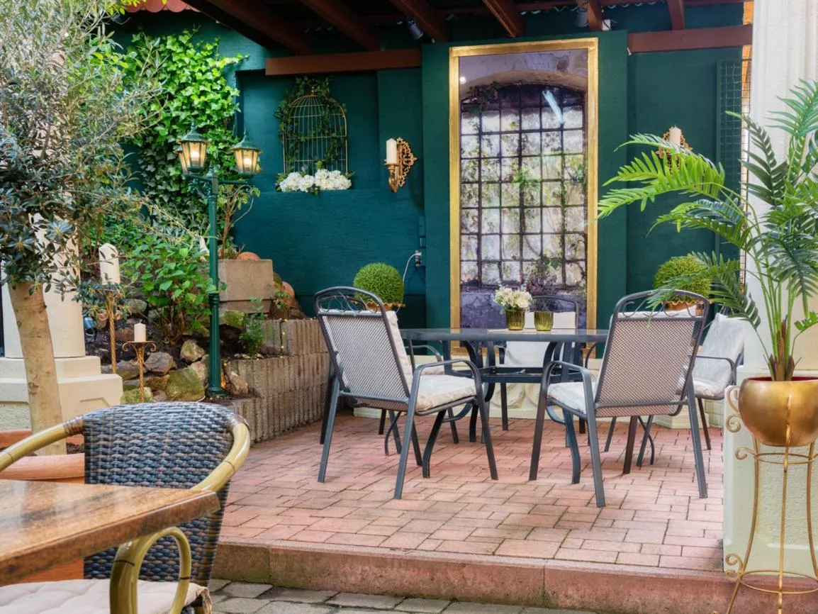 Restaurant/places to eat in Hotel-Restaurant Central am Königshof