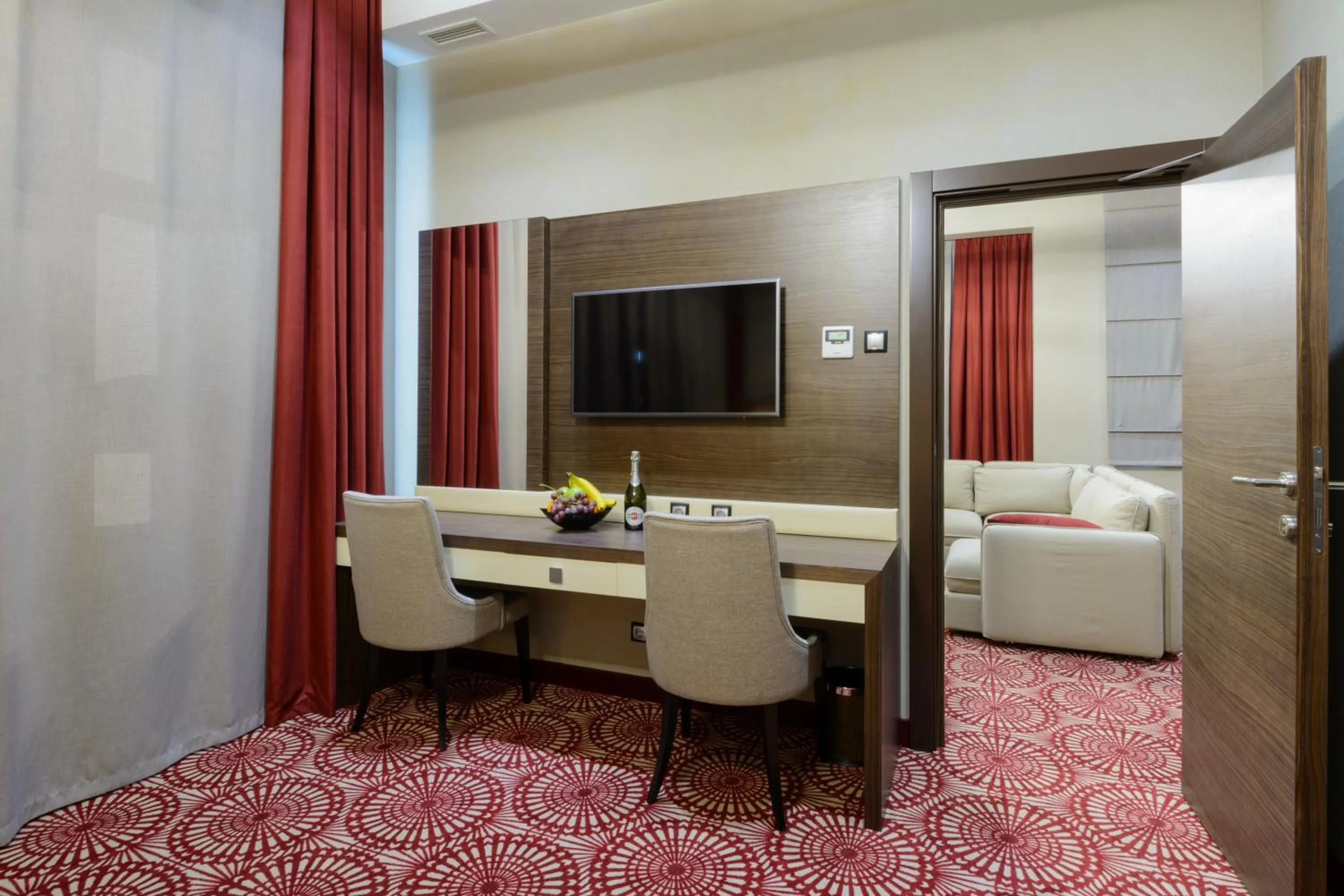 Photo of the whole room in Hotel Senator