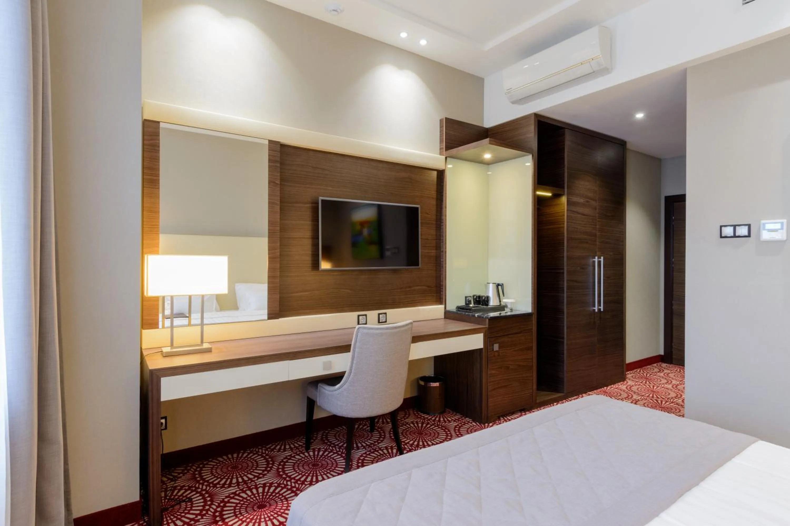 Photo of the whole room, Bed in Hotel Senator