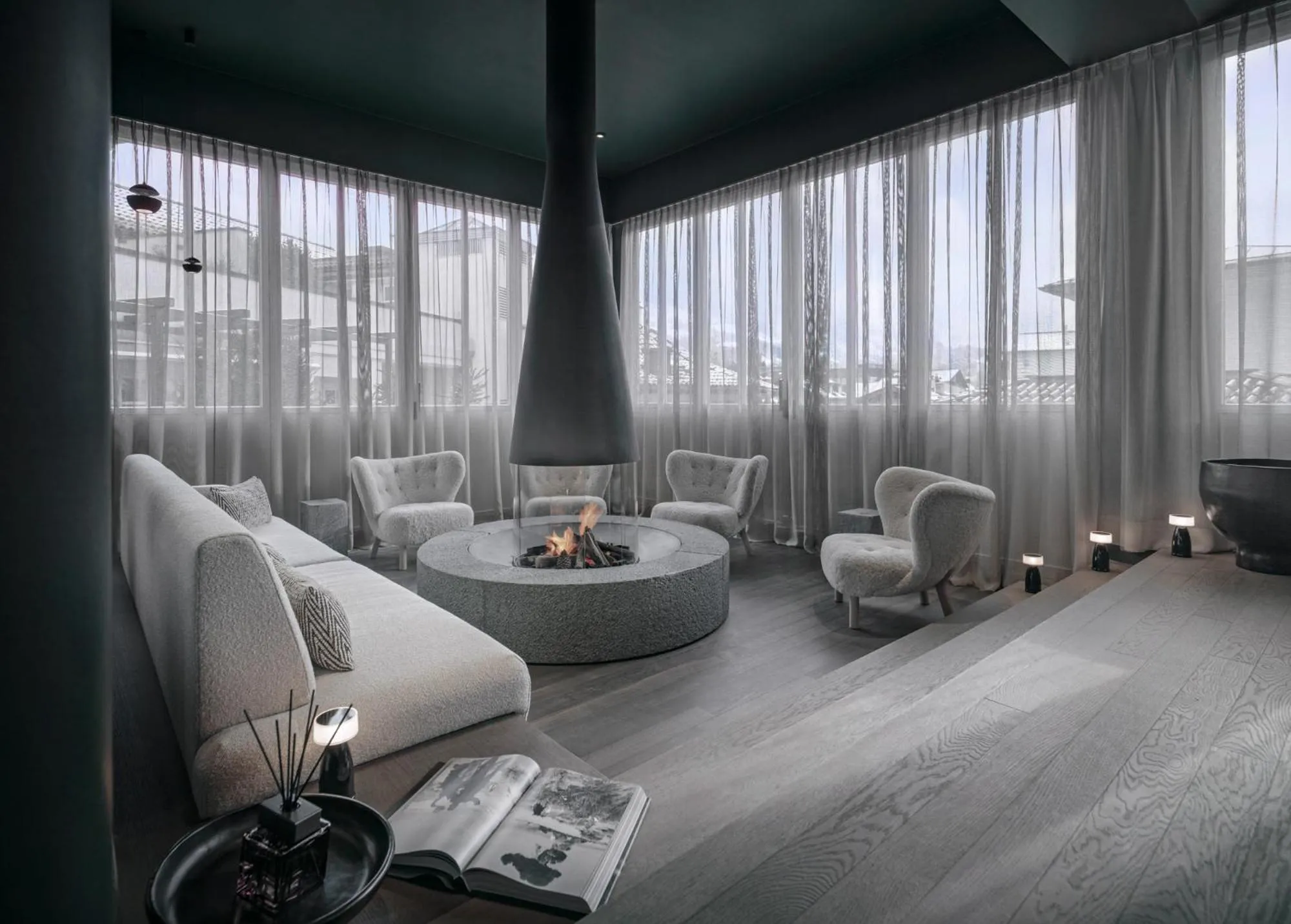 Library in Hotel Weisses Roessl