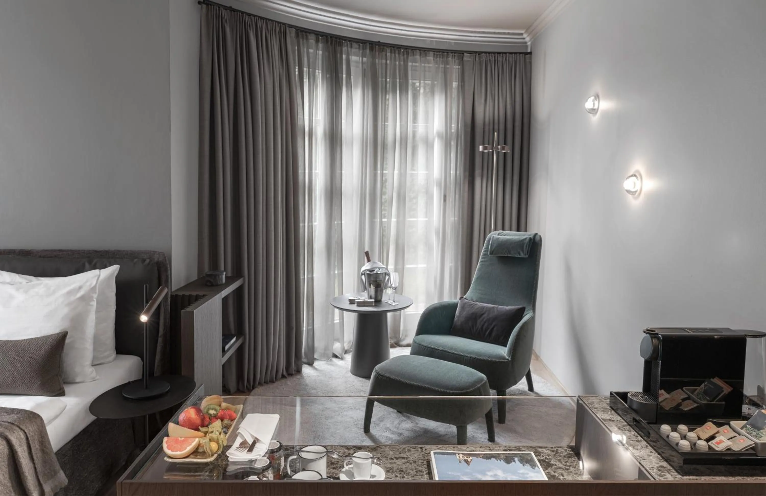 Photo of the whole room, Bed in Hotel Weisses Roessl