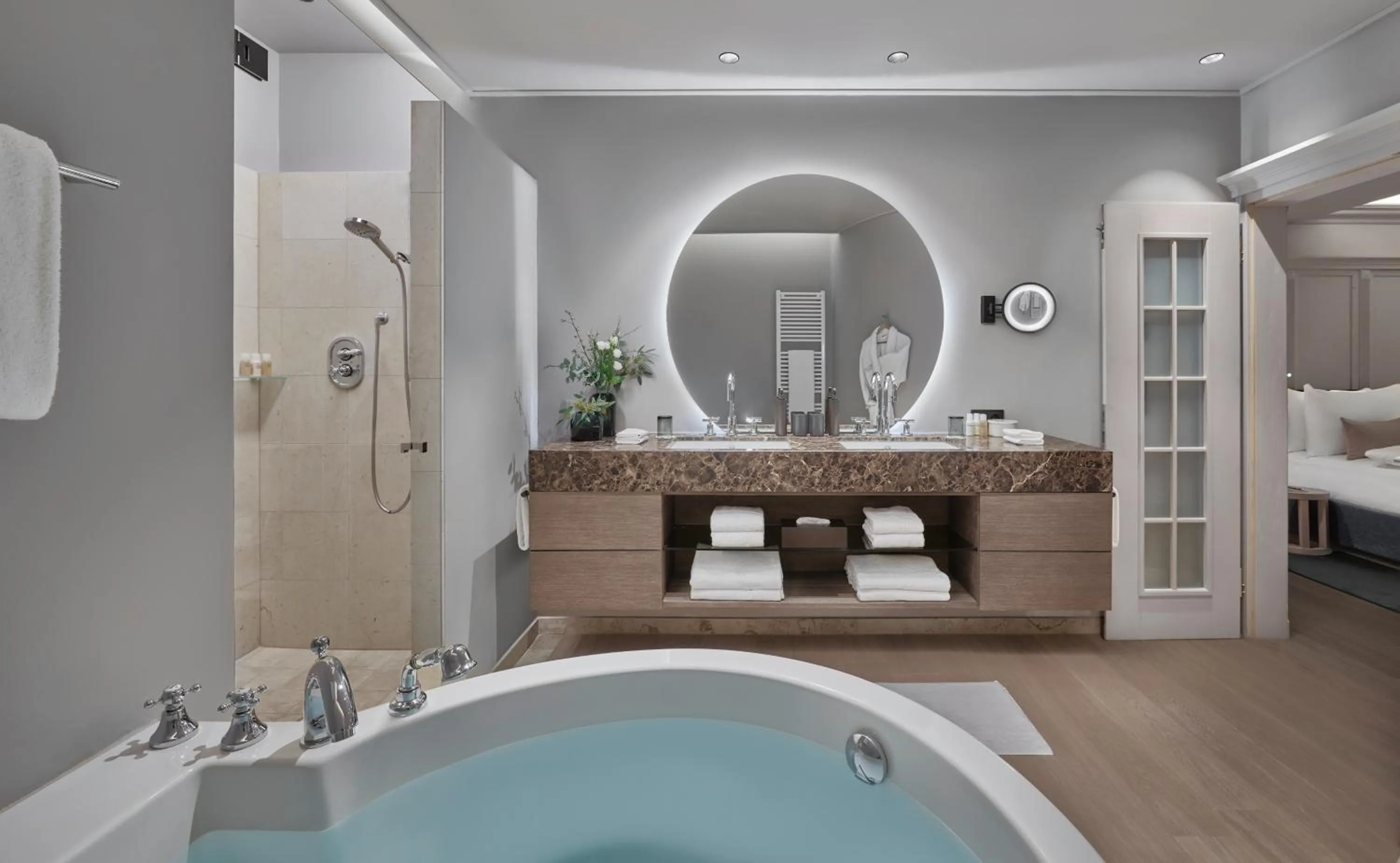 Toilet in Hotel Weisses Roessl