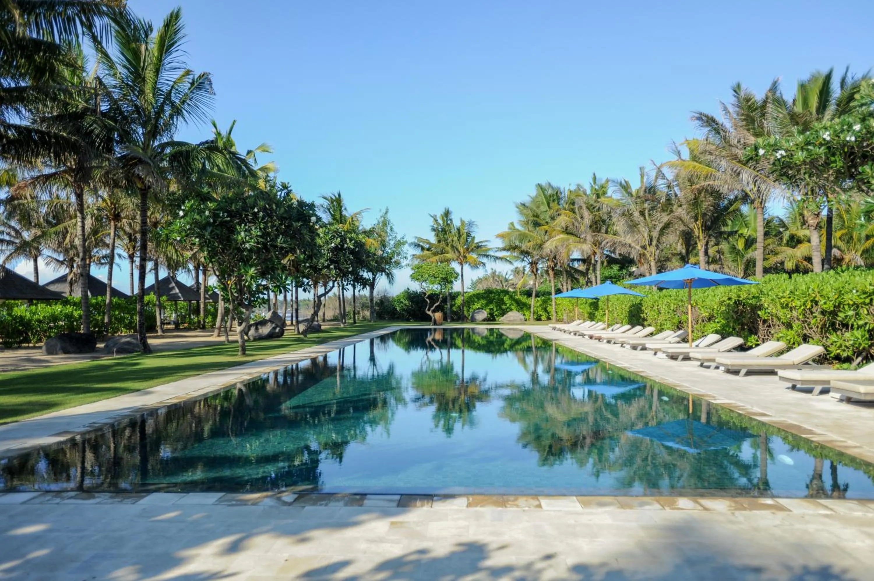 Swimming pool in Komaneka at Keramas Beach