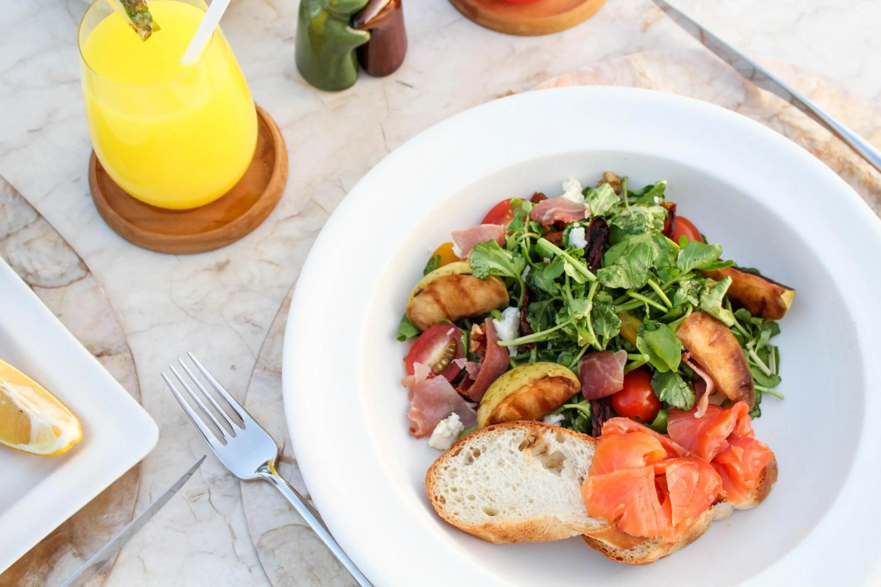 Food and drinks in Komaneka at Keramas Beach