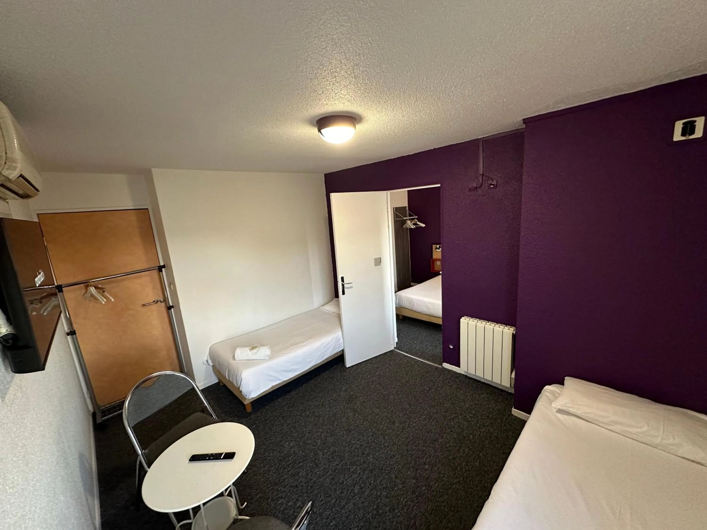 Bedroom, Bed in L'Escale d'Alès HOTEL