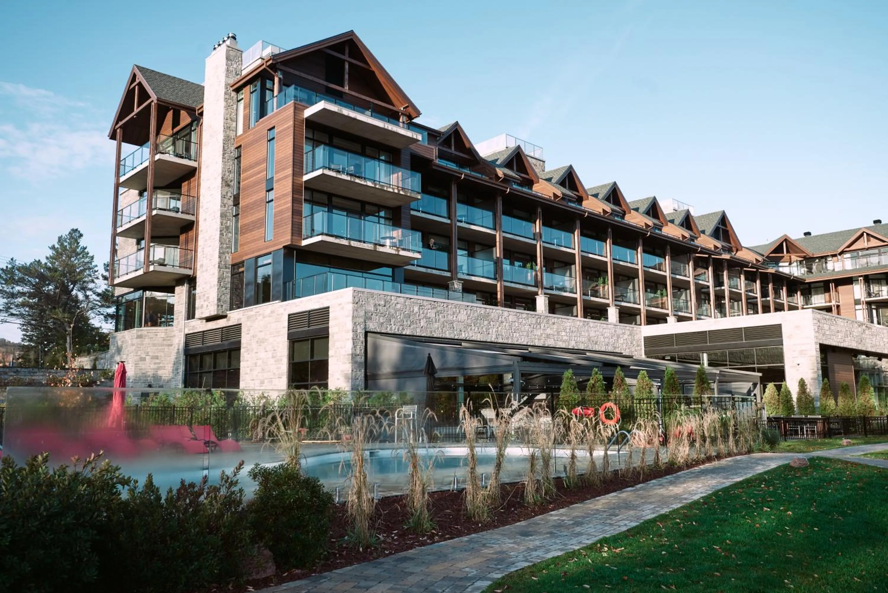 Swimming pool in Entourage sur-le-Lac