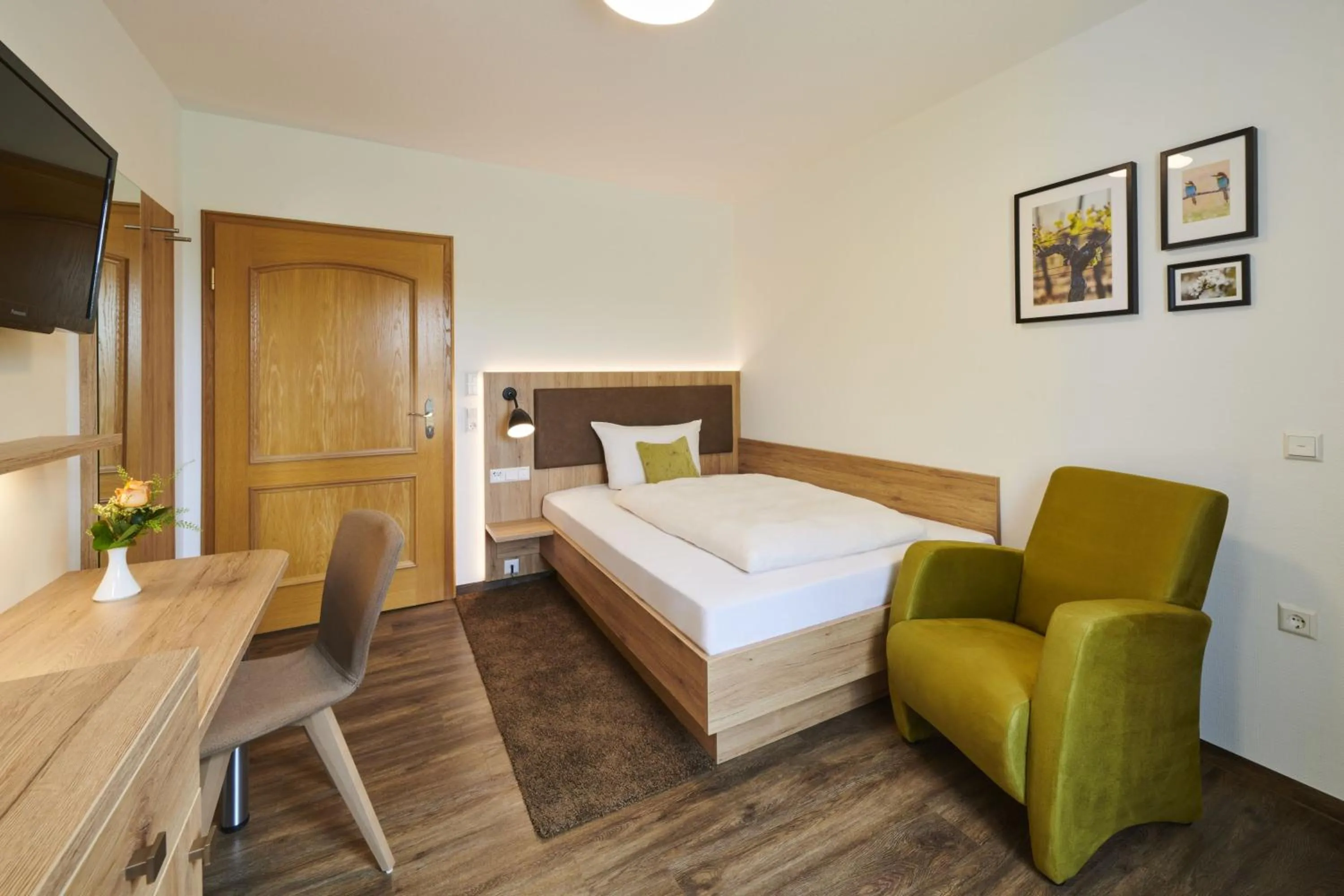 Photo of the whole room, Bed in Kreuz-Post Hotel-Restaurant-SPA