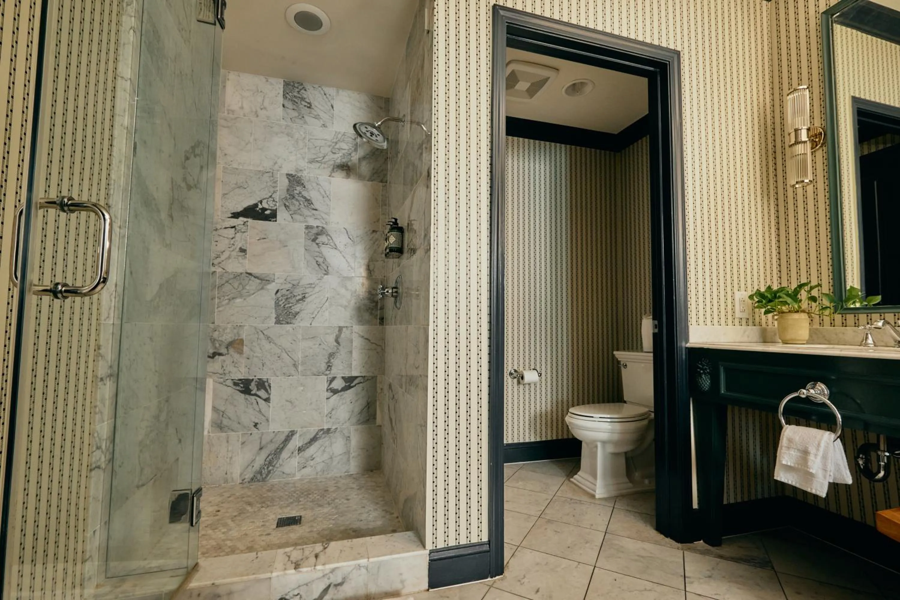 Shower in The Oliver, Oxford