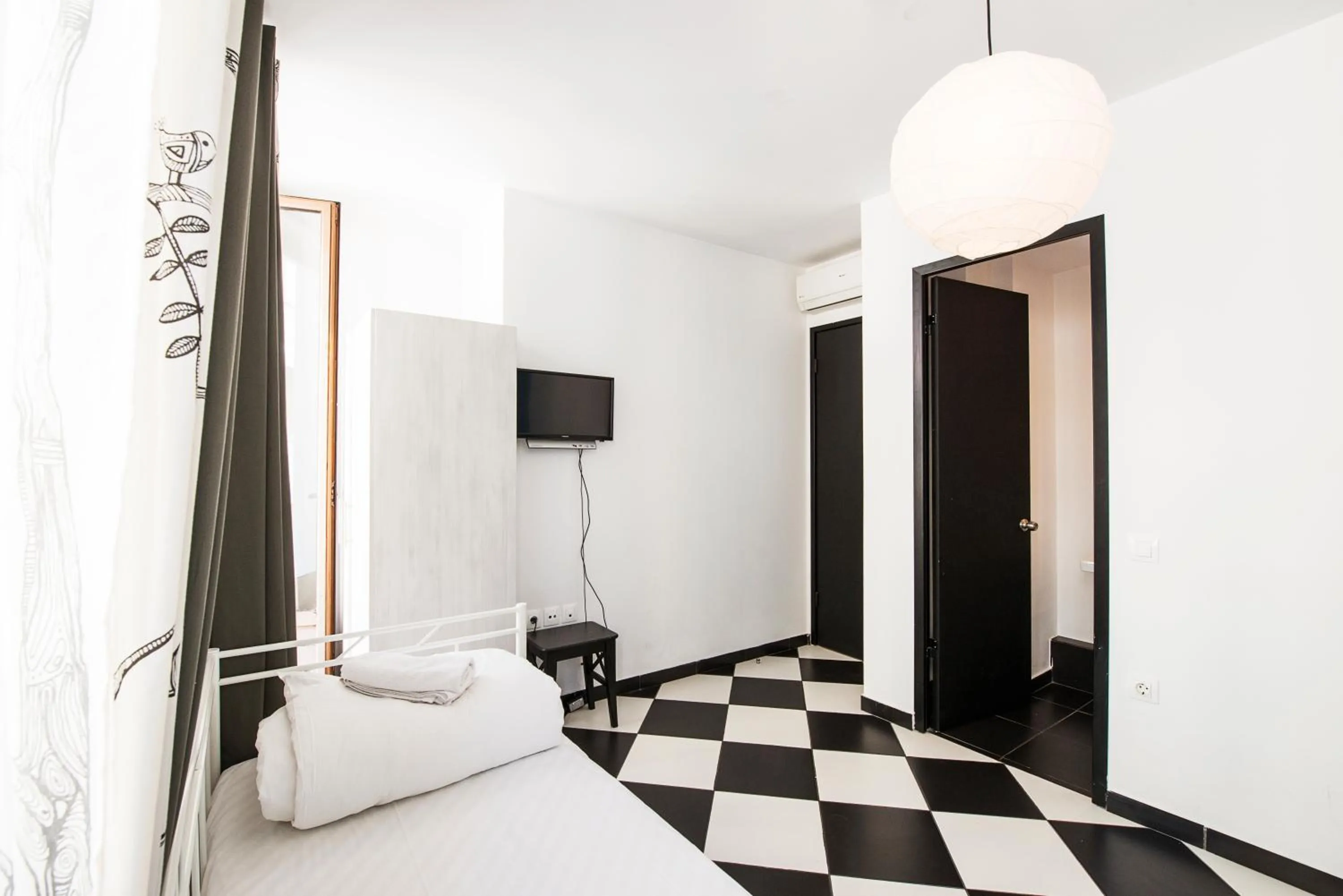 TV and multimedia in Safestay Athens Monastiraki