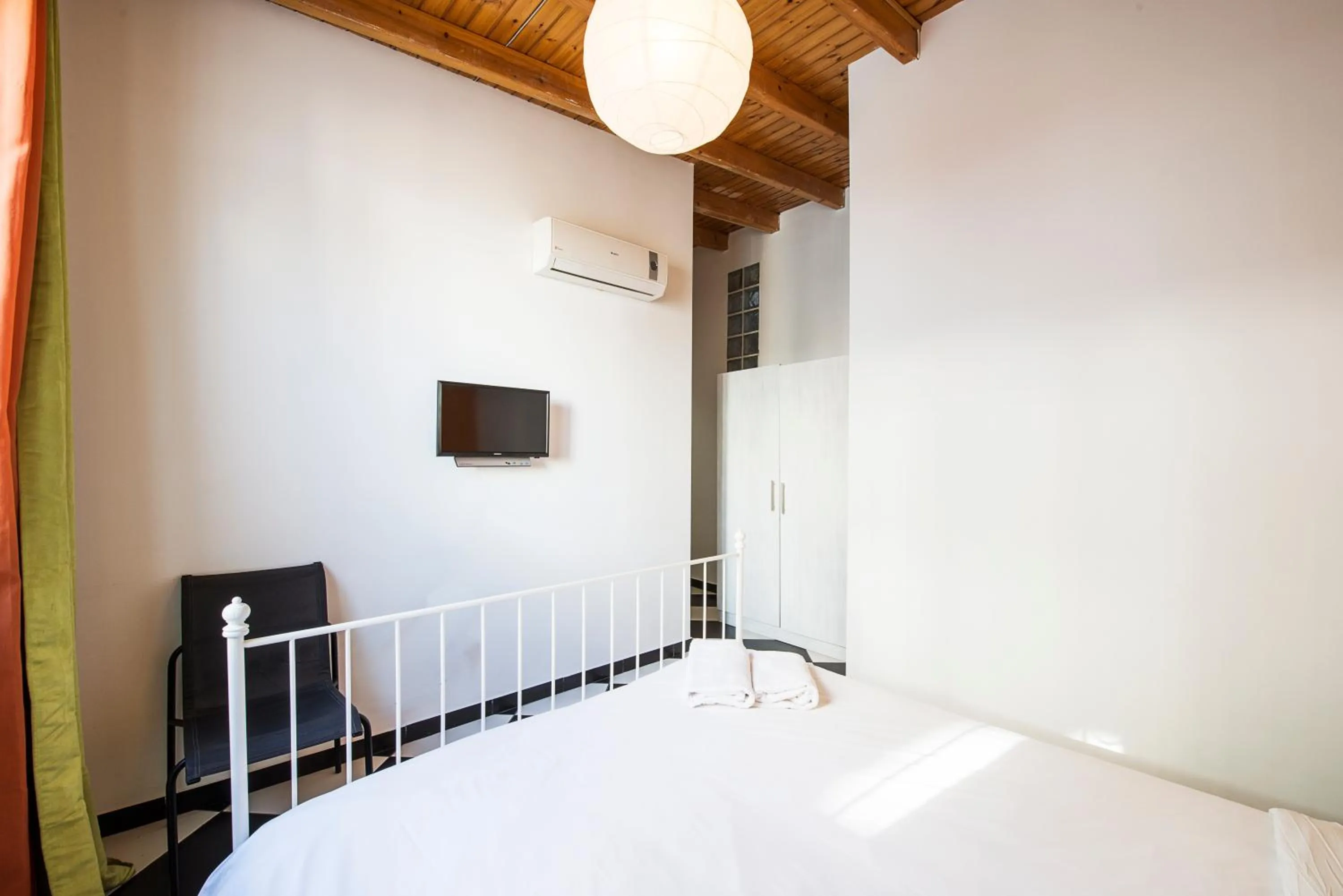 TV and multimedia, Bed in Safestay Athens Monastiraki