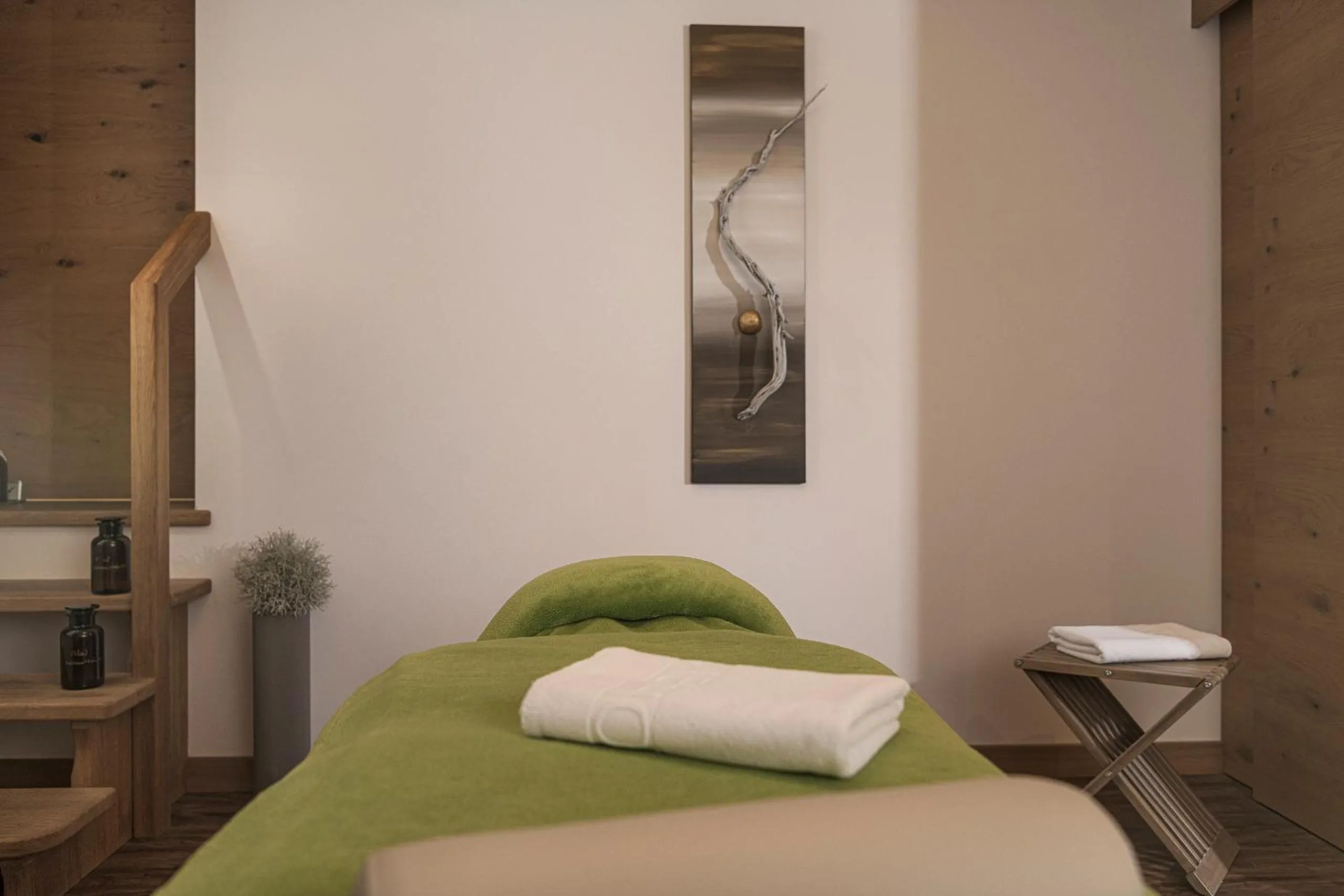 Massage in Hotel Norica - Thermenhotels Gastein mit dem Bademantel direkt in die Therme