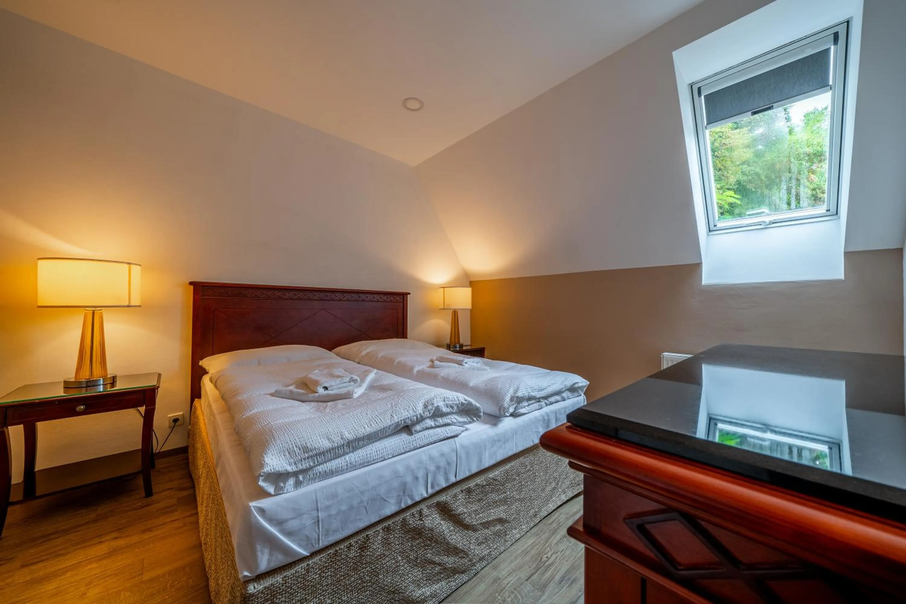 Property building, Bed in Hotel Mandát