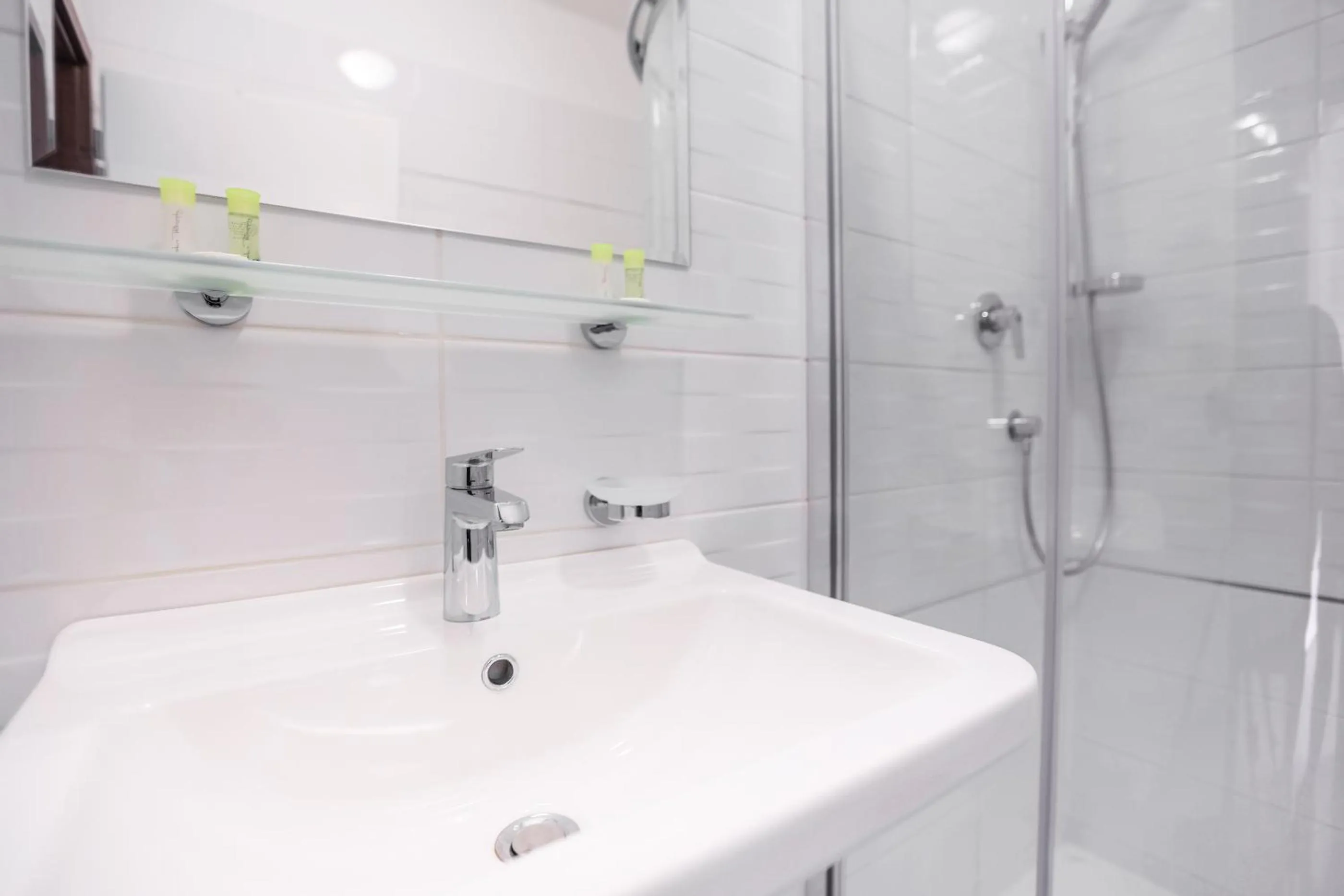 Shower in Hotel Mandát