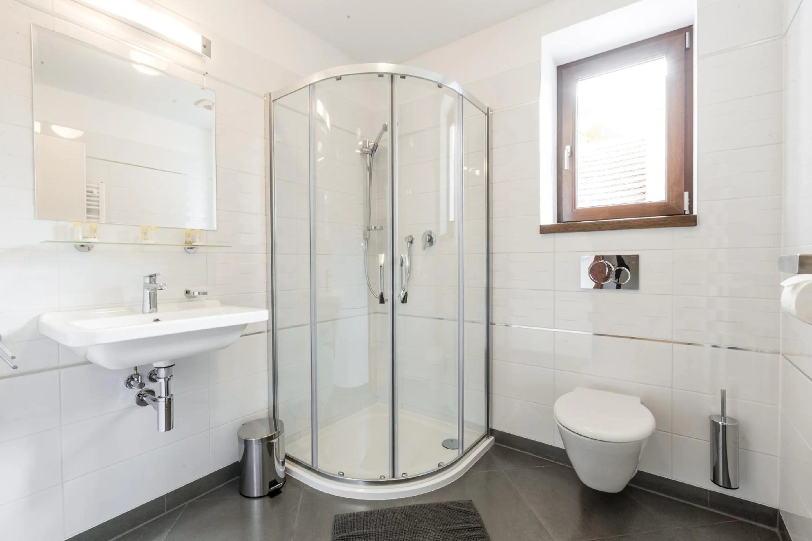 Shower in Hotel Mandát