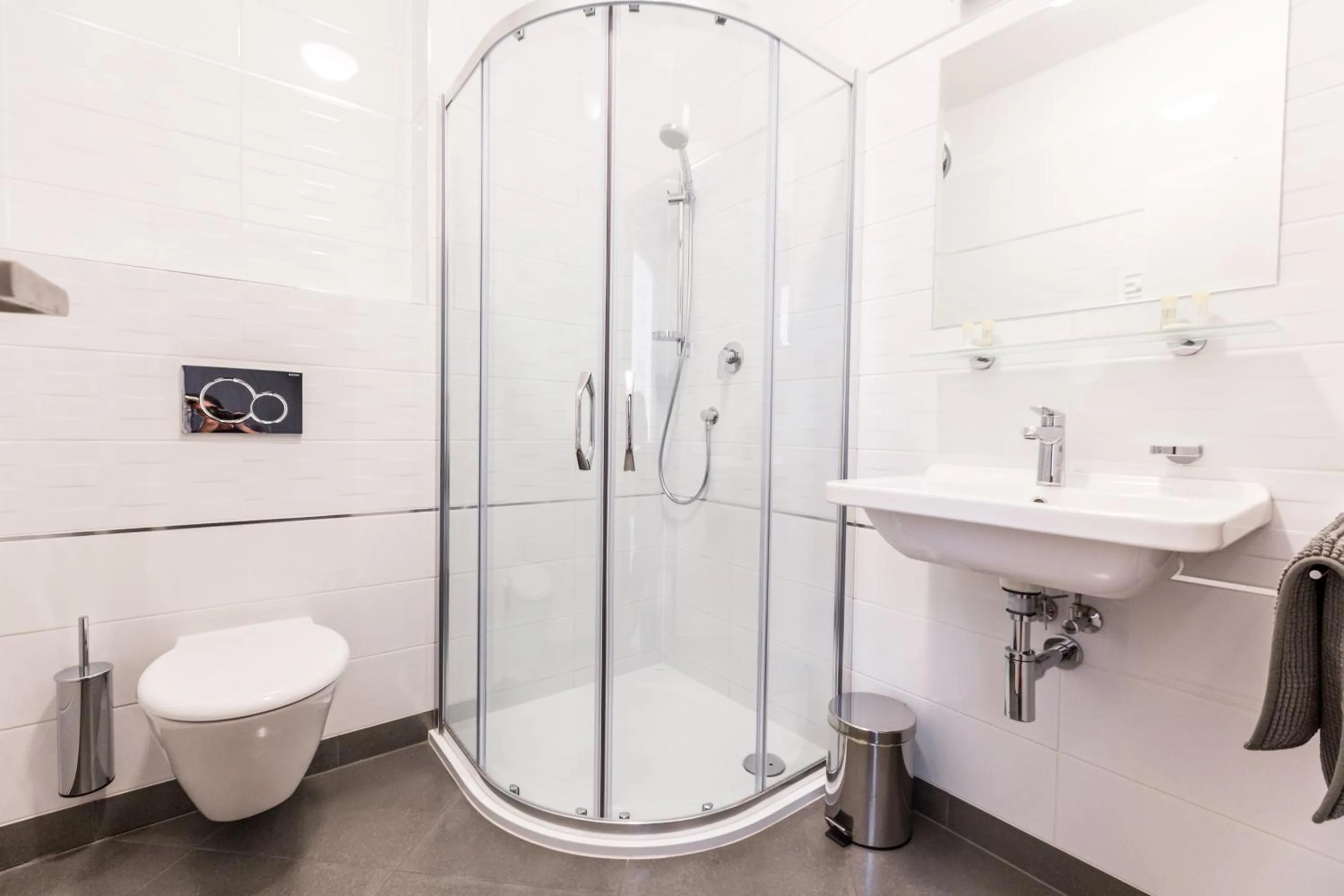 Shower in Hotel Mandát