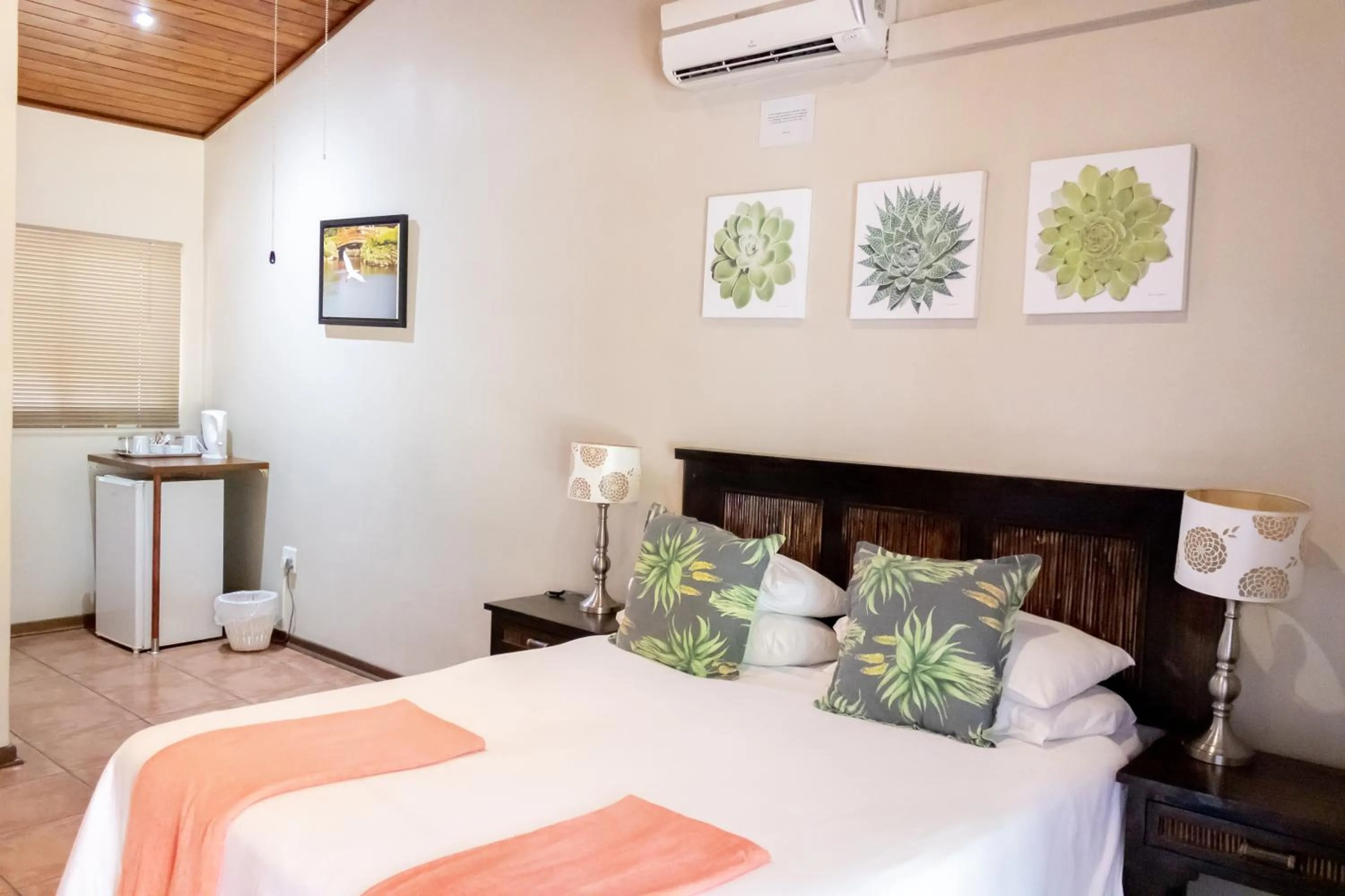 Bed in Sunbird Lodge