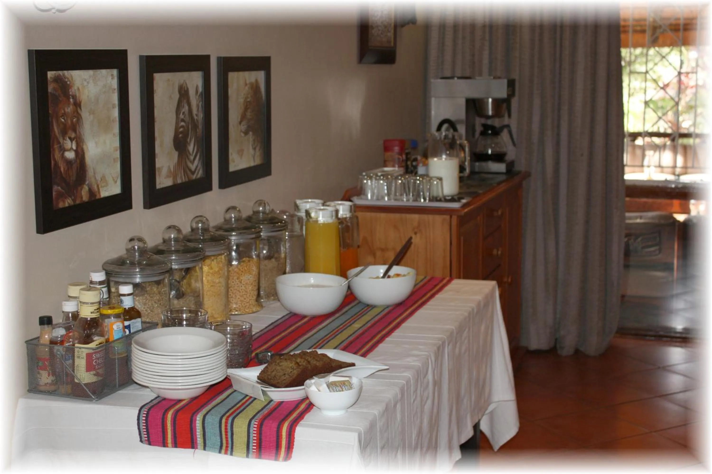 Breakfast in Sunbird Lodge