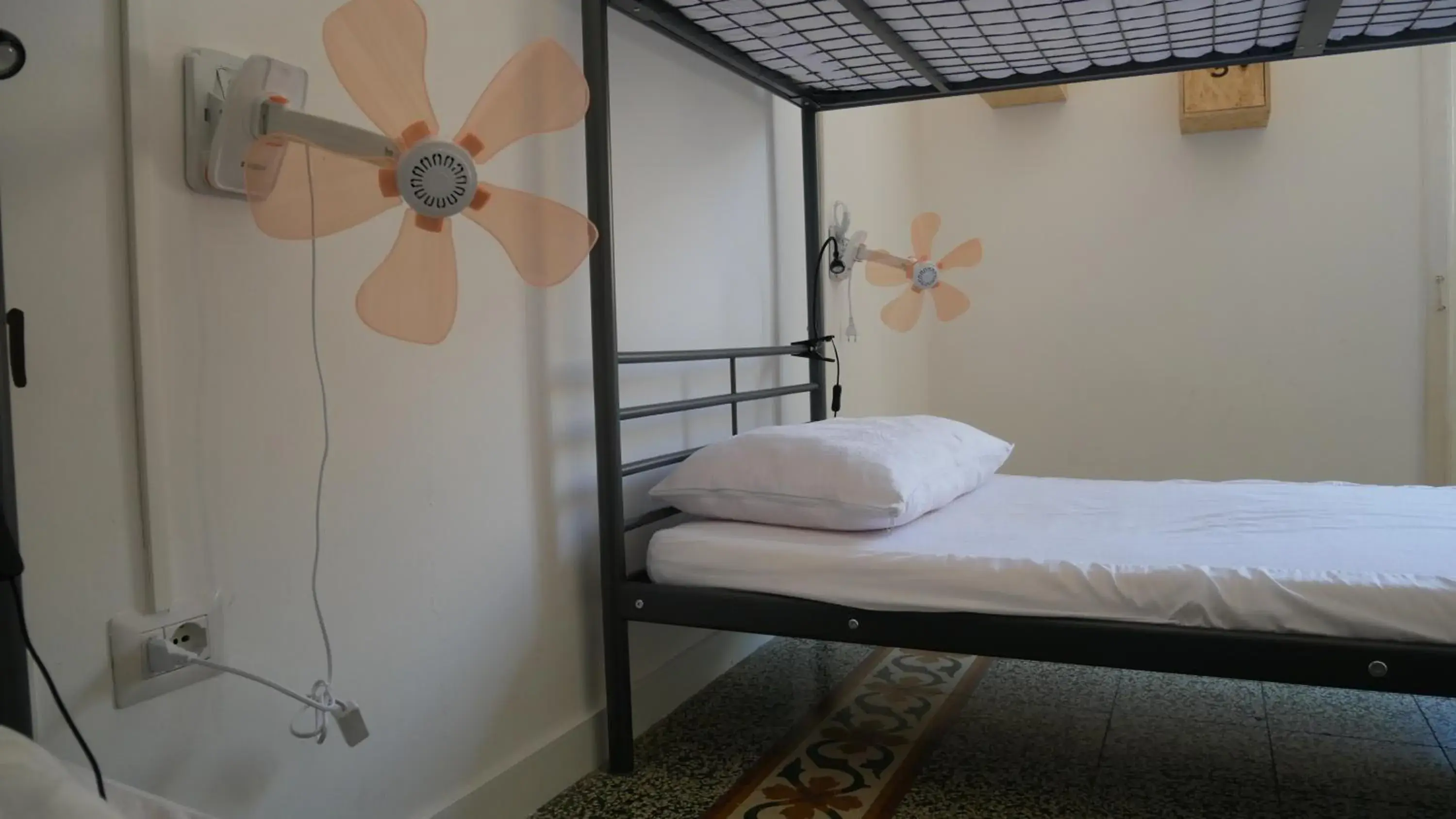 Bed in 4-Bed Mixed Dormitory Room in Urban Oasis Hostel Bed in 4-Bed Mixed Dormitory Room in Urban Oasis Hostel