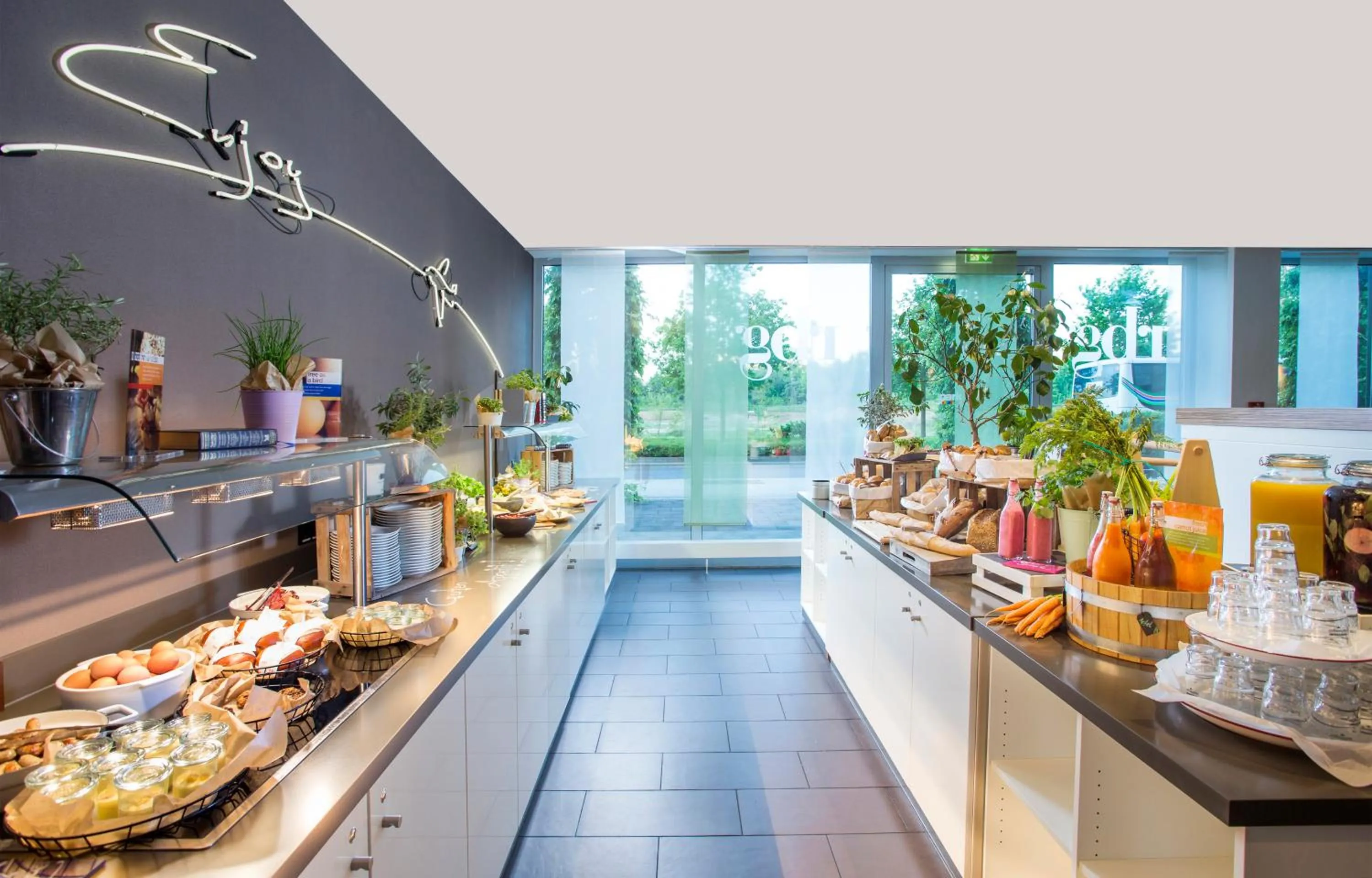 Restaurant/places to eat in Park Inn by Radisson Frankfurt Airport