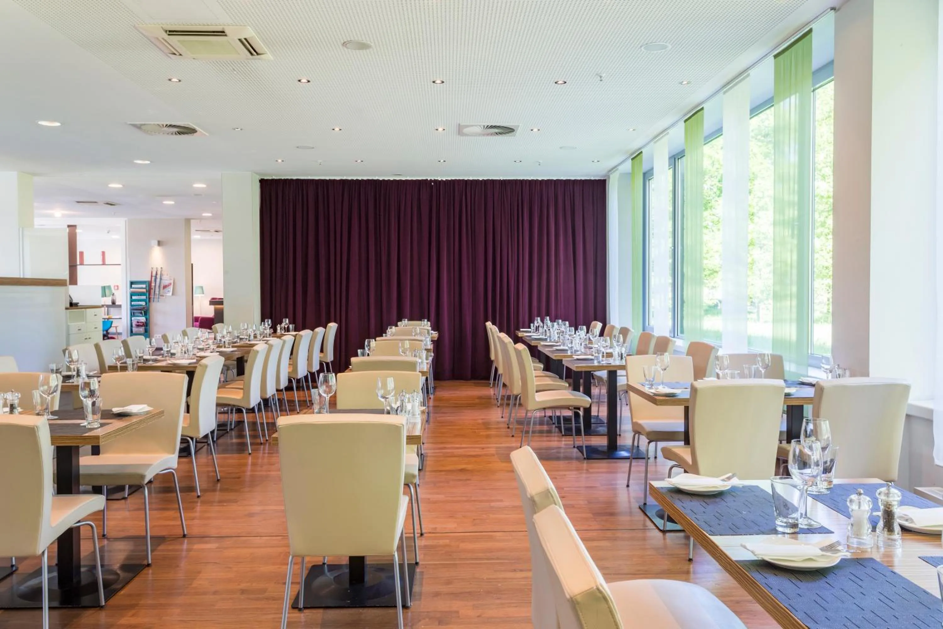 Restaurant/places to eat in Park Inn by Radisson Frankfurt Airport