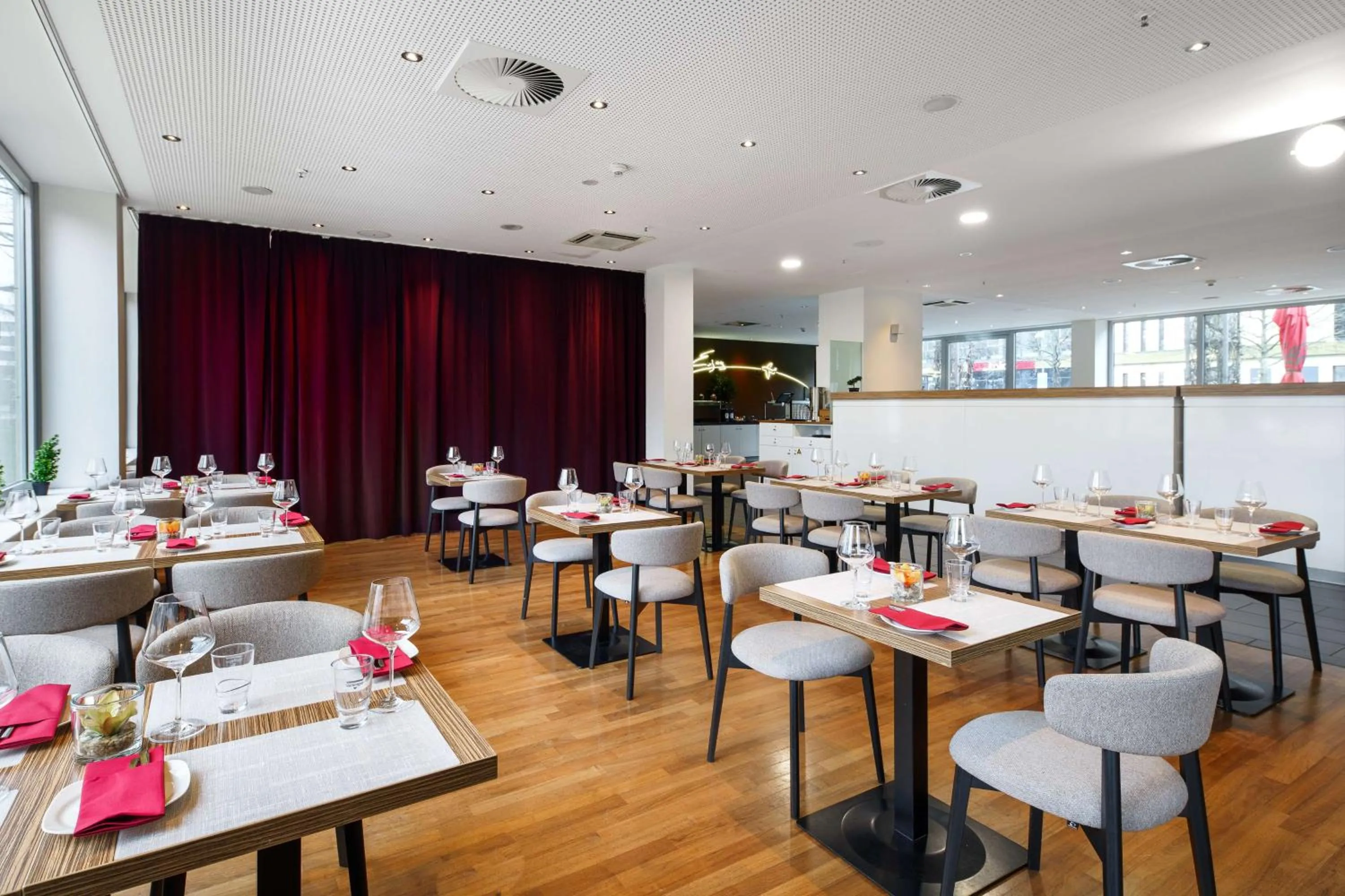 Restaurant/places to eat in Park Inn by Radisson Frankfurt Airport