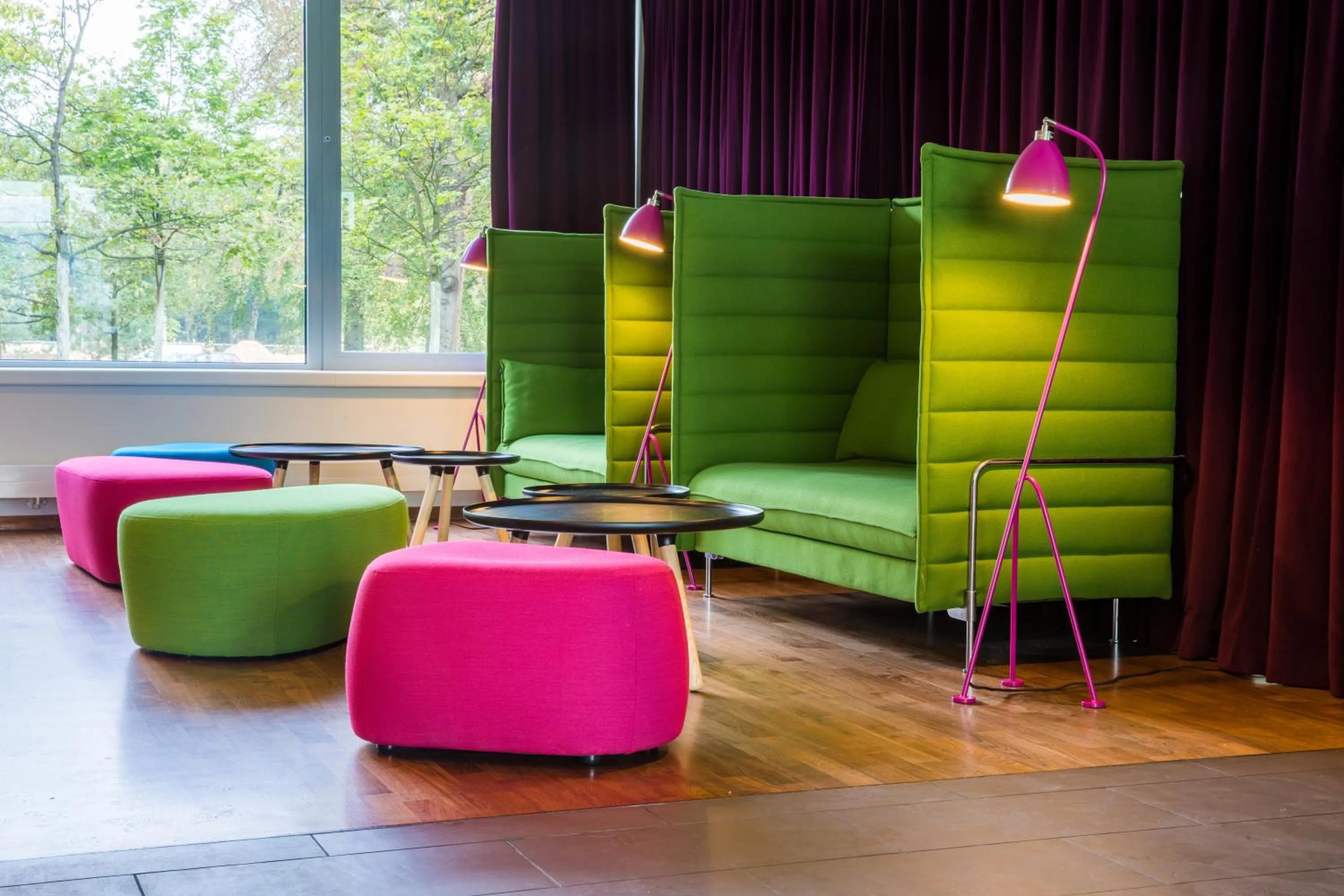Lounge or bar in Park Inn by Radisson Frankfurt Airport