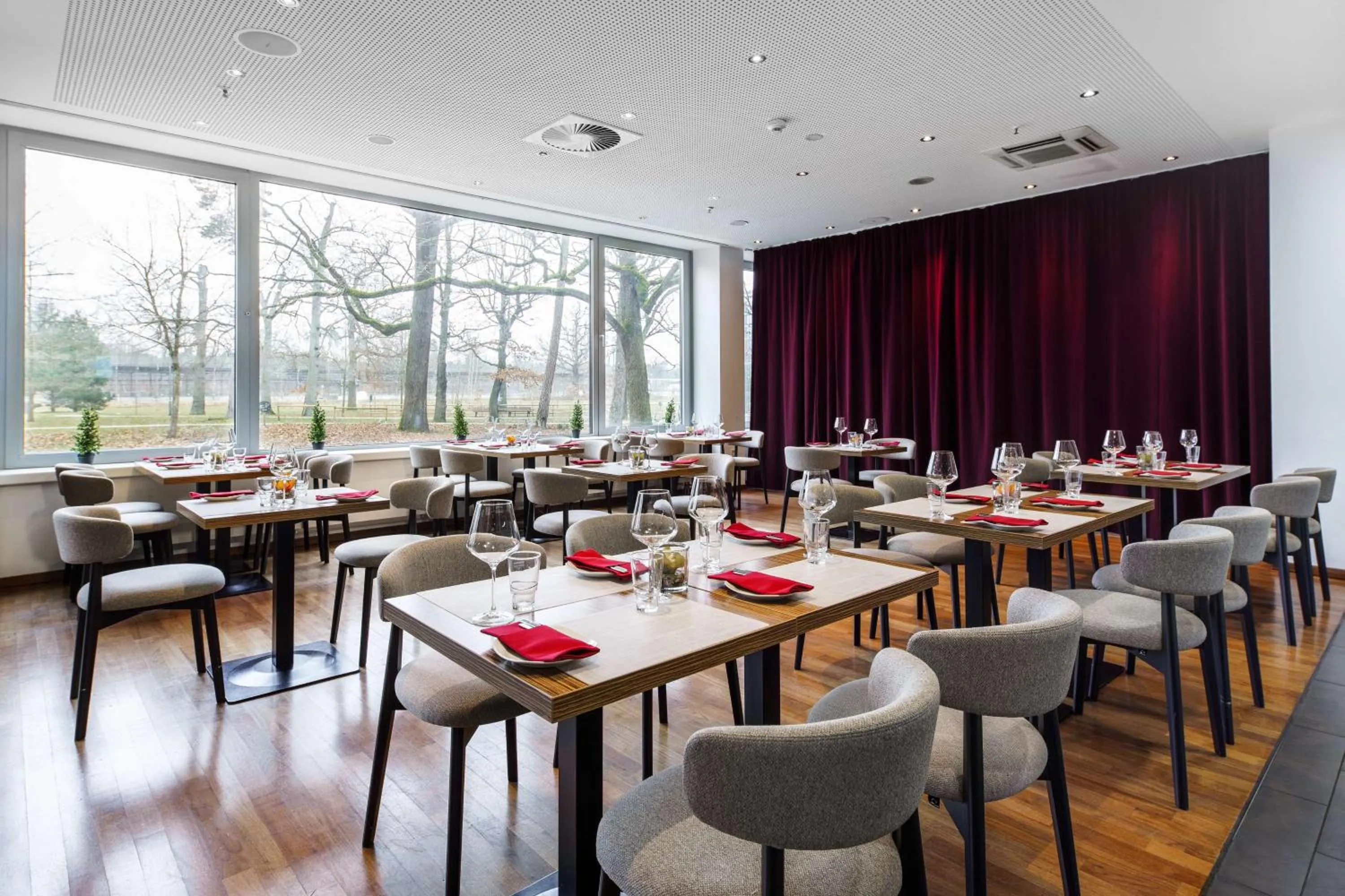 Restaurant/places to eat in Park Inn by Radisson Frankfurt Airport